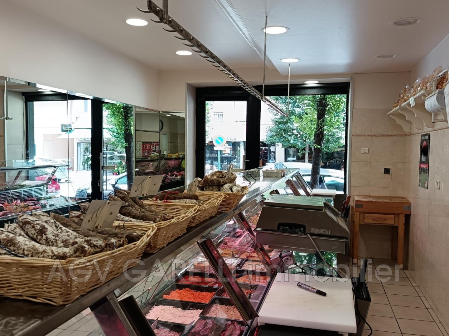 Immeuble commercial 1 pièce 91 m²