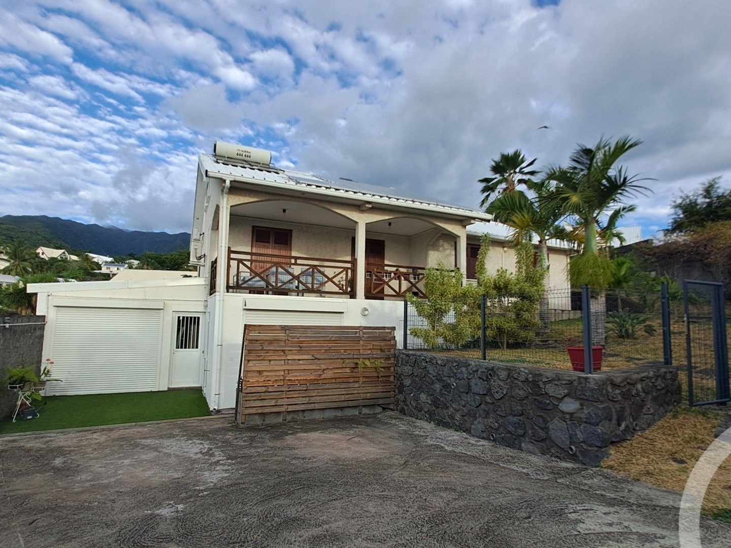 Maison à vendre - 7 pièces - 191m2 - La Possession (97419)