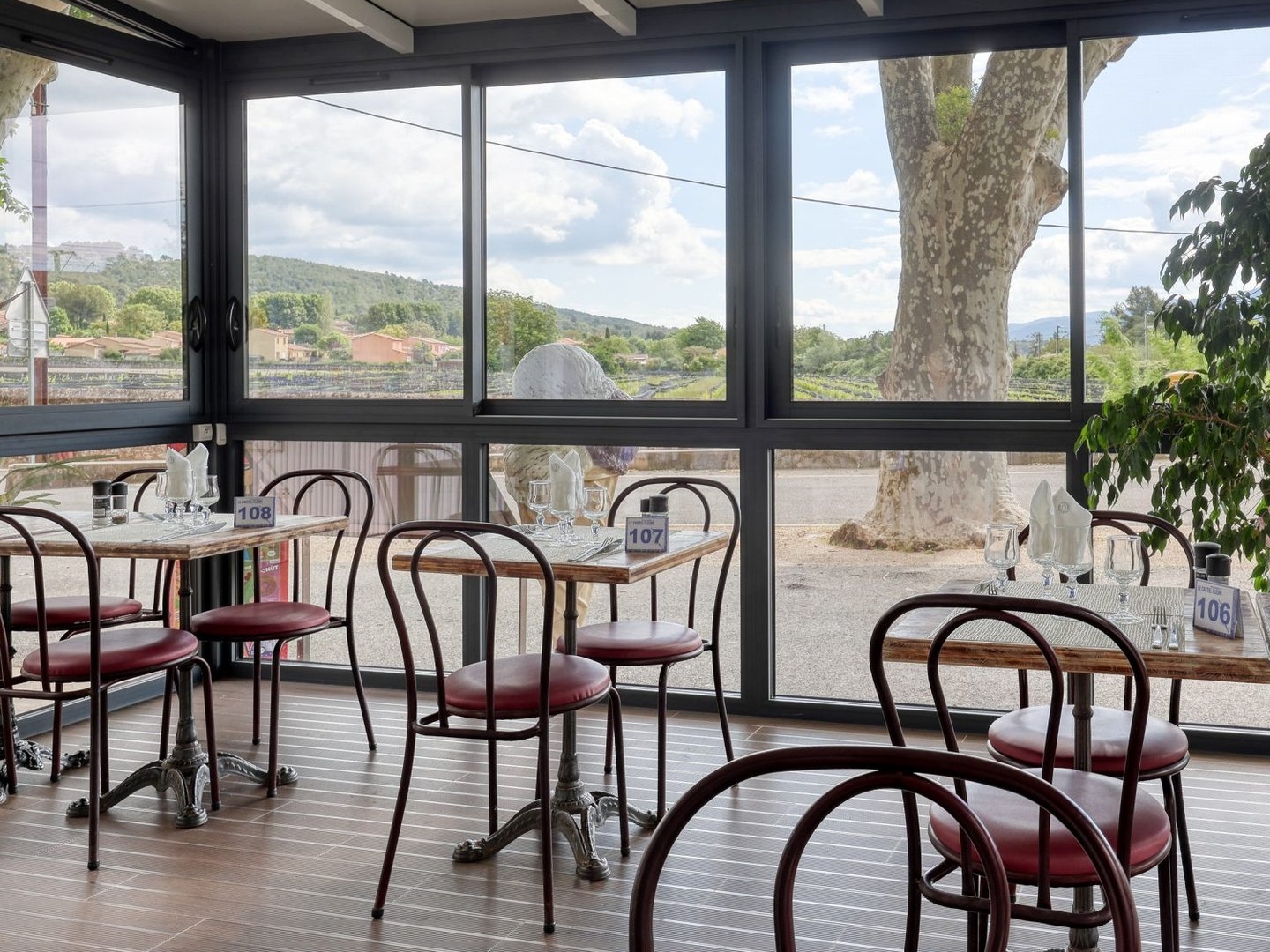 Magasin à vendre - 480m2 - Puget-Ville (83390)