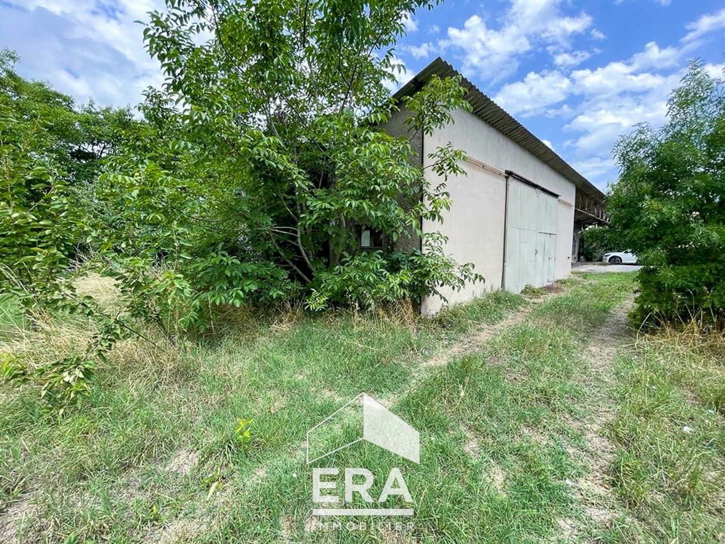 Entrepôt 240 m²
