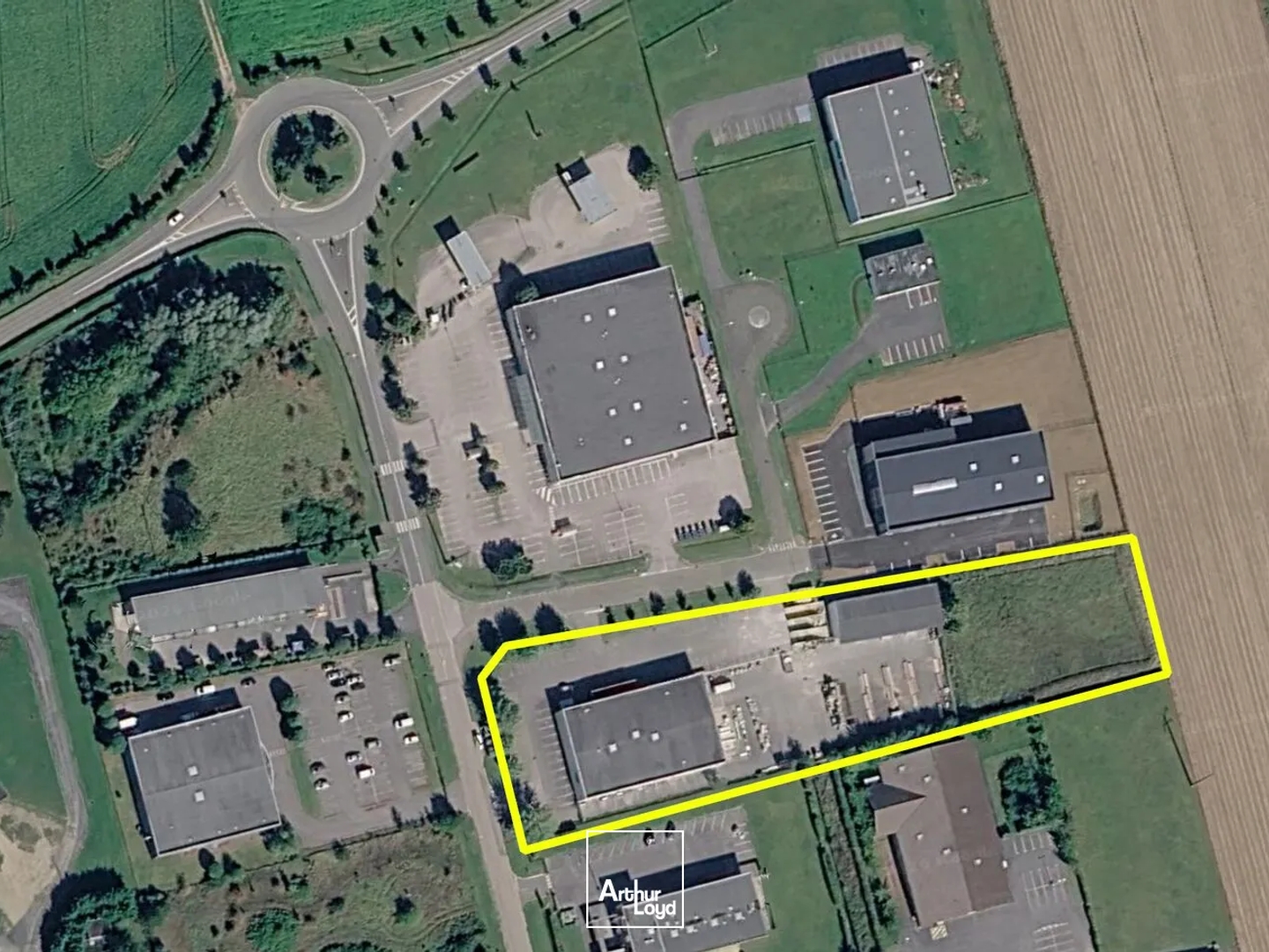 A VENDRE LOCAL D'ACTIVITÉ MAIGNELAY-MONTIGNY 1 079 M2 ENV.