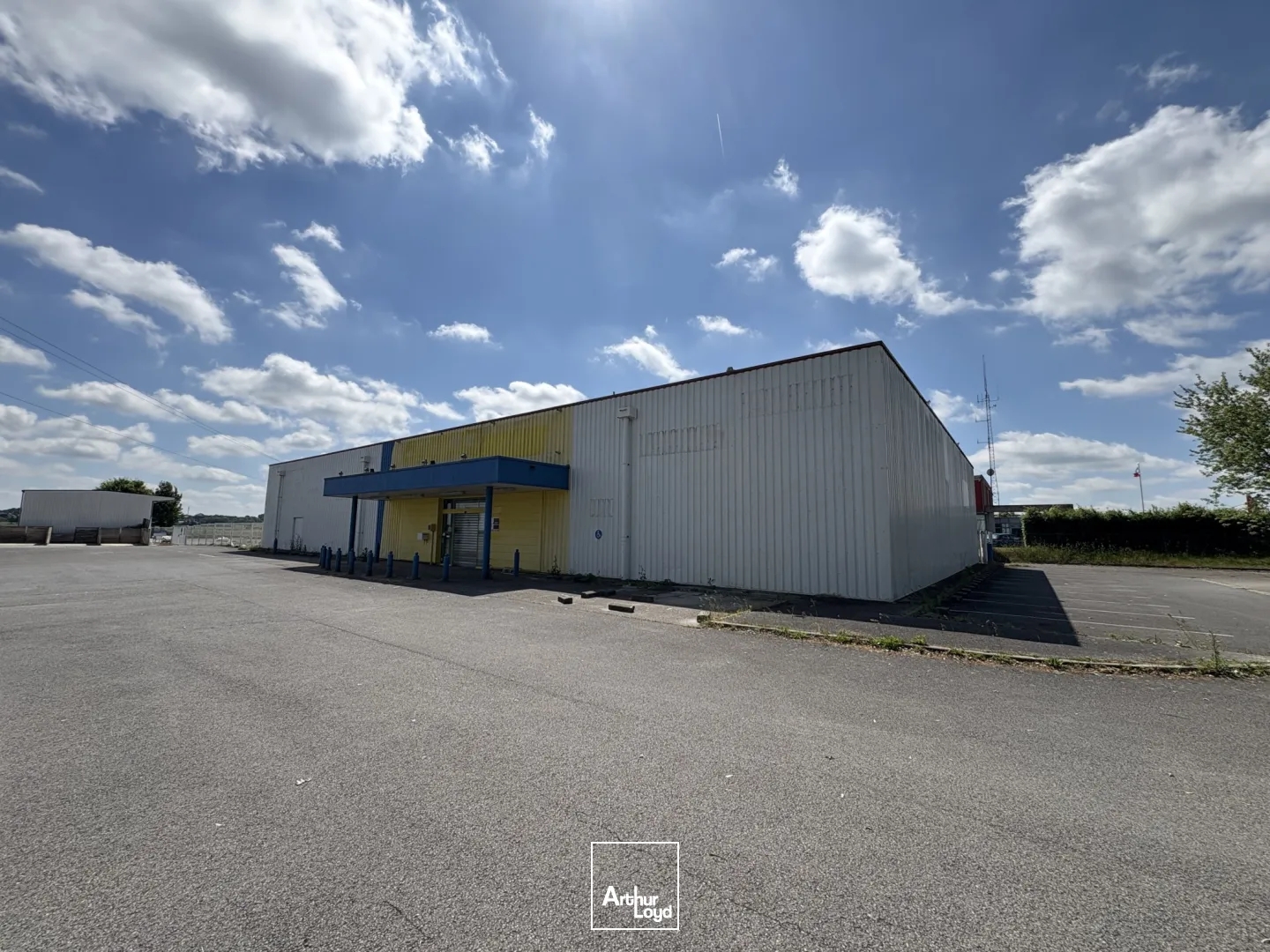Locaux à vendre - 1079m2 - Maignelay-Montigny (60420)