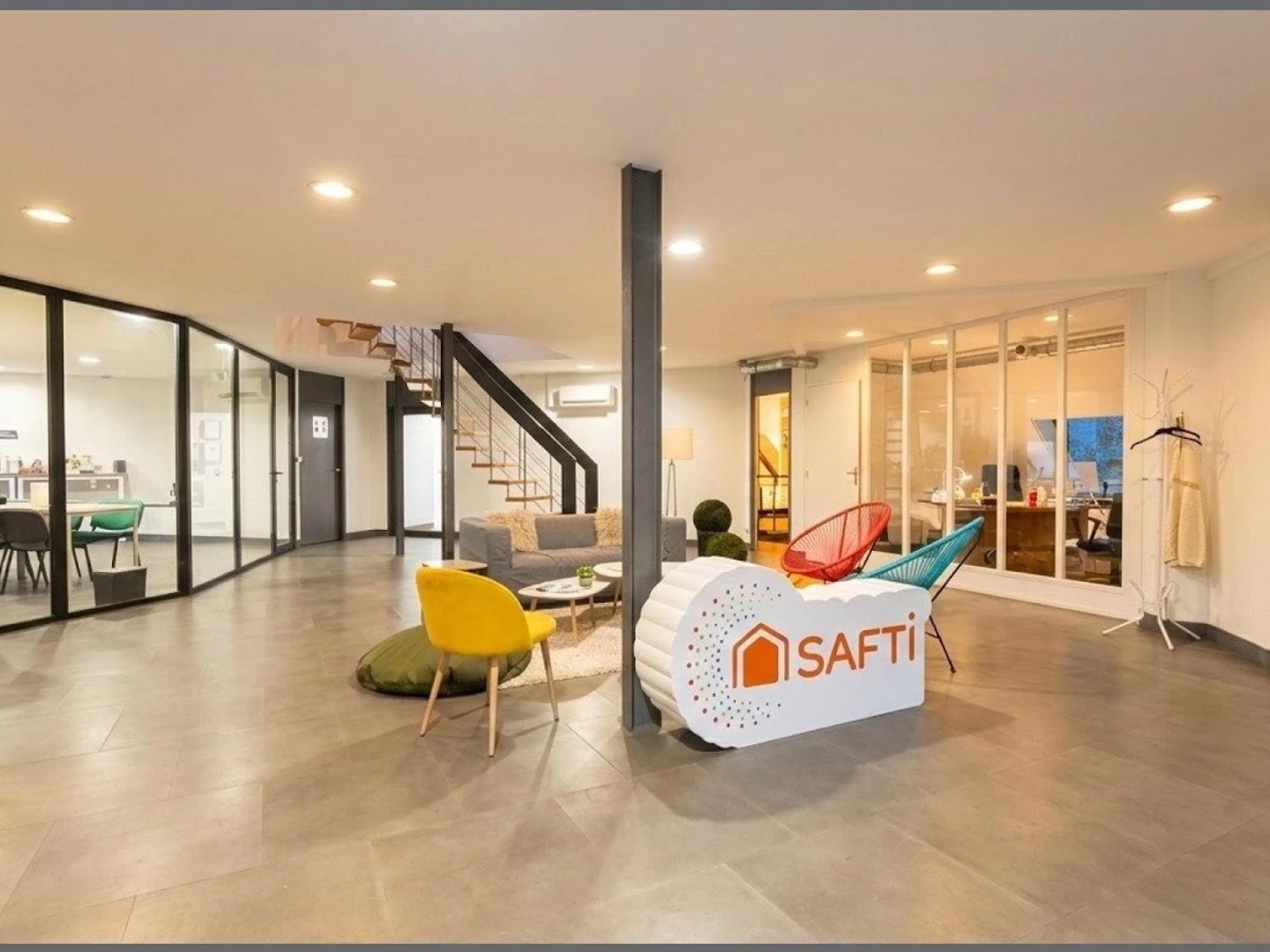 Bureaux à vendre - 25 pièces - 780m2 - Angoulême (16000)