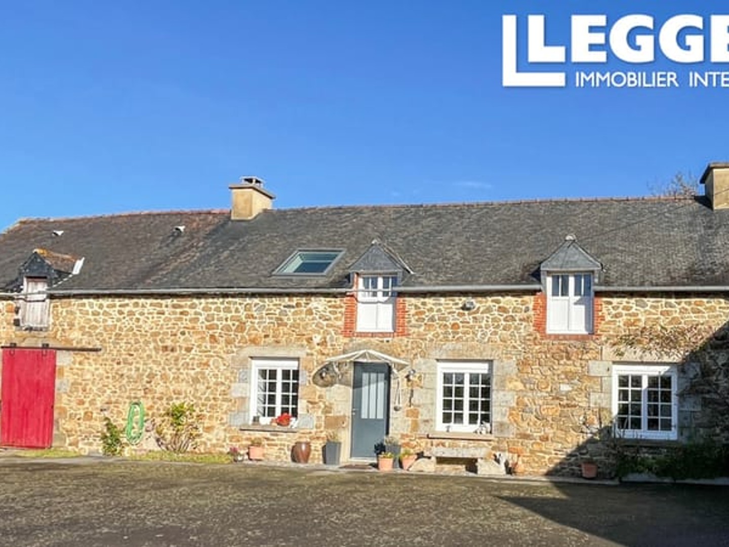 Maison familiale rénovée à Combourg - charme, jardin et confort moderne proche des commodités