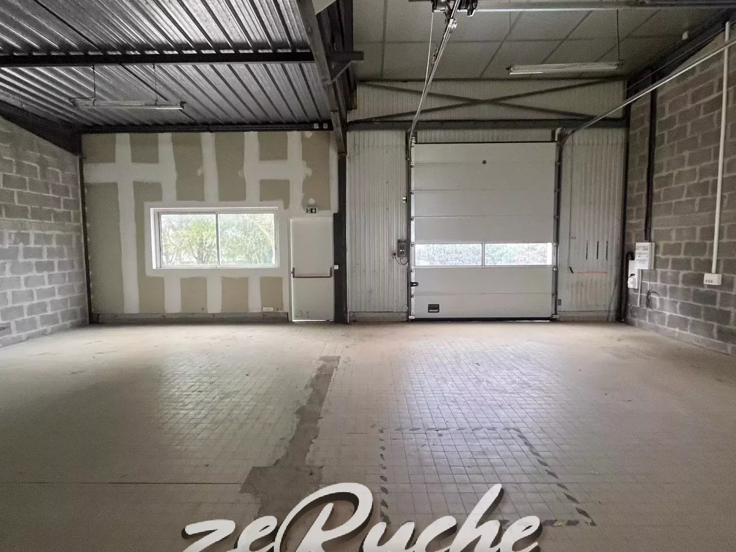 Locaux à vendre - 208m2 - Douvres-La-Délivr... (14440)