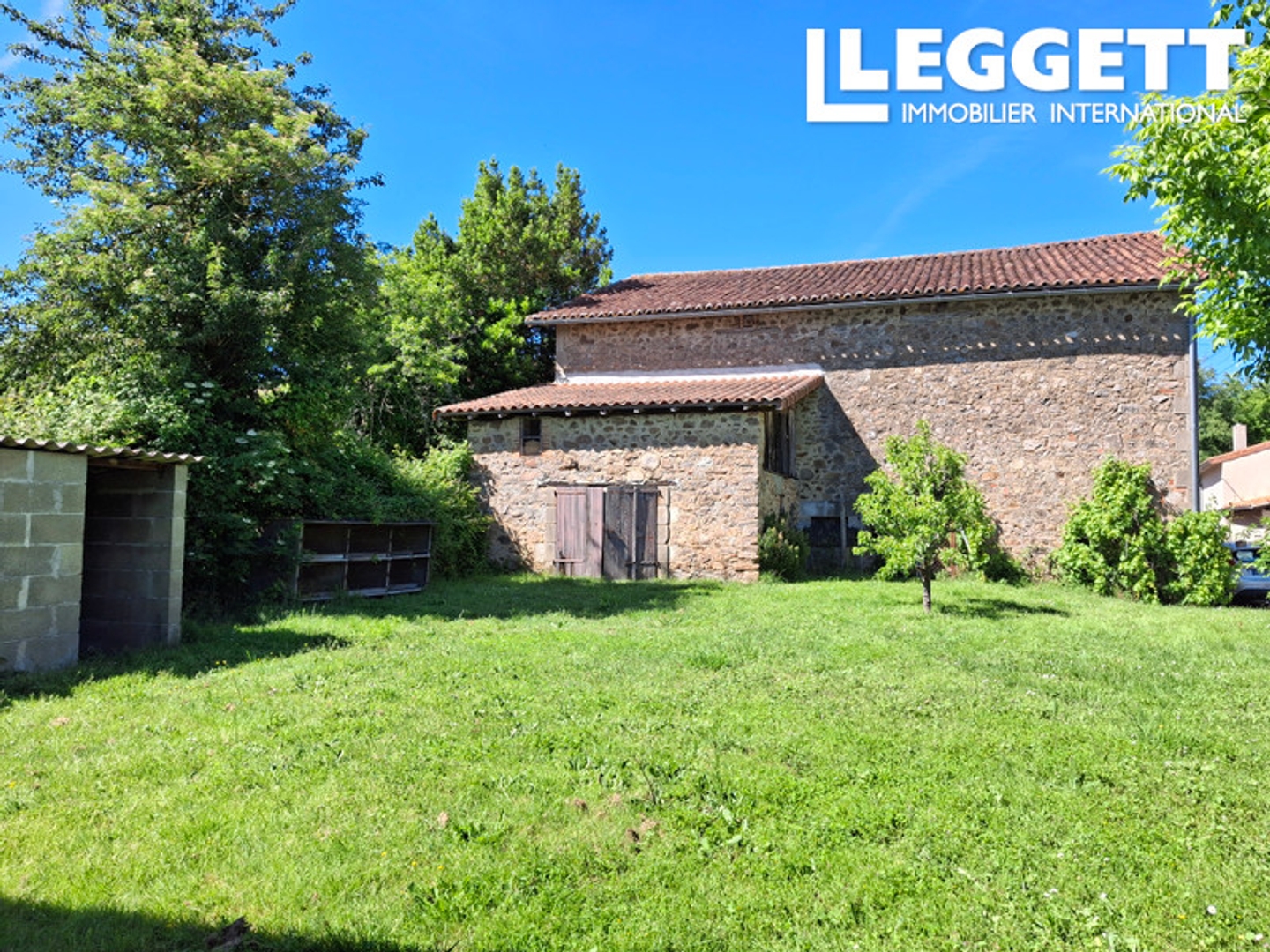 Maison à vendre - 702m2 - Terres-De-Haute-C... (16270)