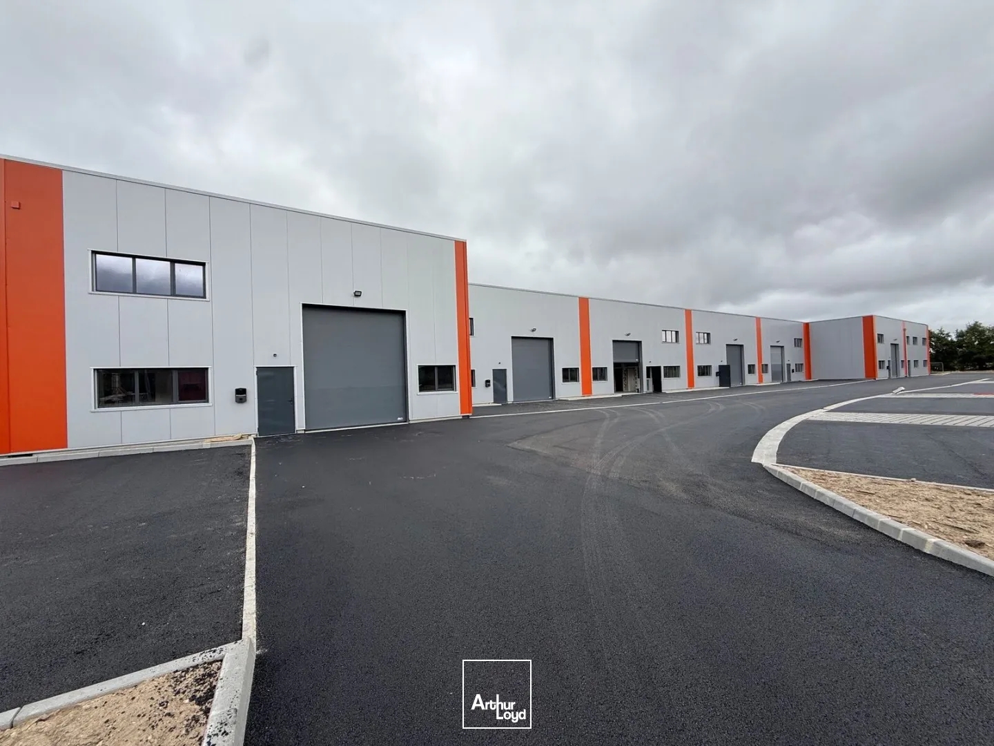 Locaux d activité à vendre Paulx site neuf dans parc clos sécurisé