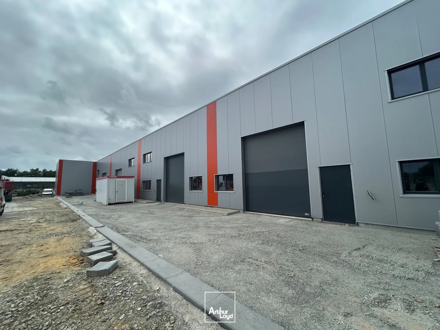 Locaux d activité à vendre Paulx site neuf dans parc clos sécurisé