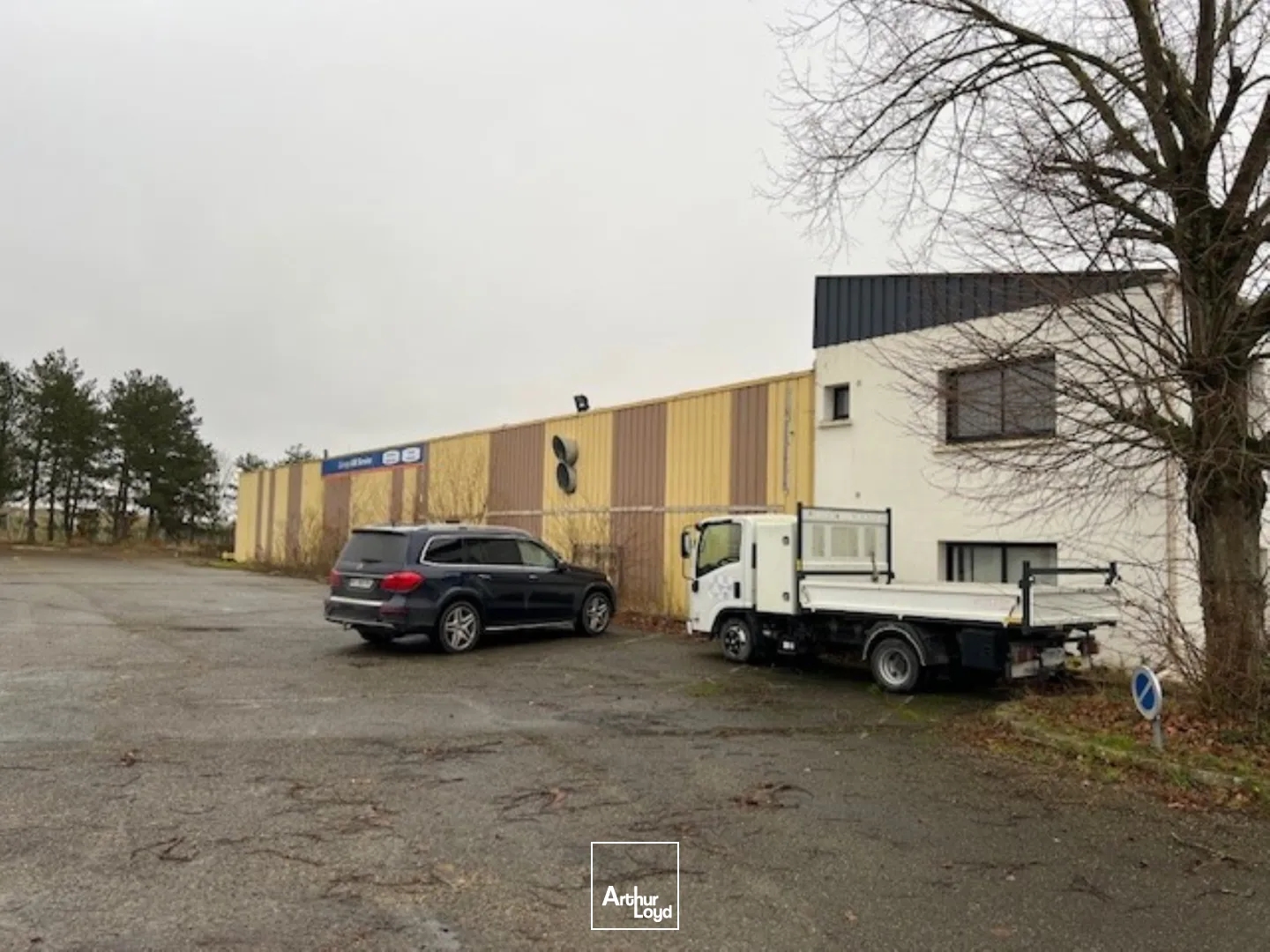 Locaux à vendre - 9374m2 - Thiverval-Grignon (78850)