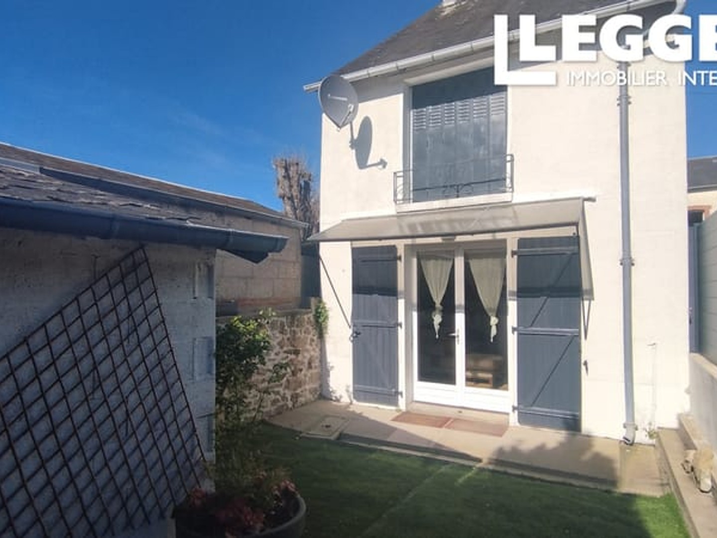 Maison mitoyenne de deux chambres avec jardin attenant, située dans un village