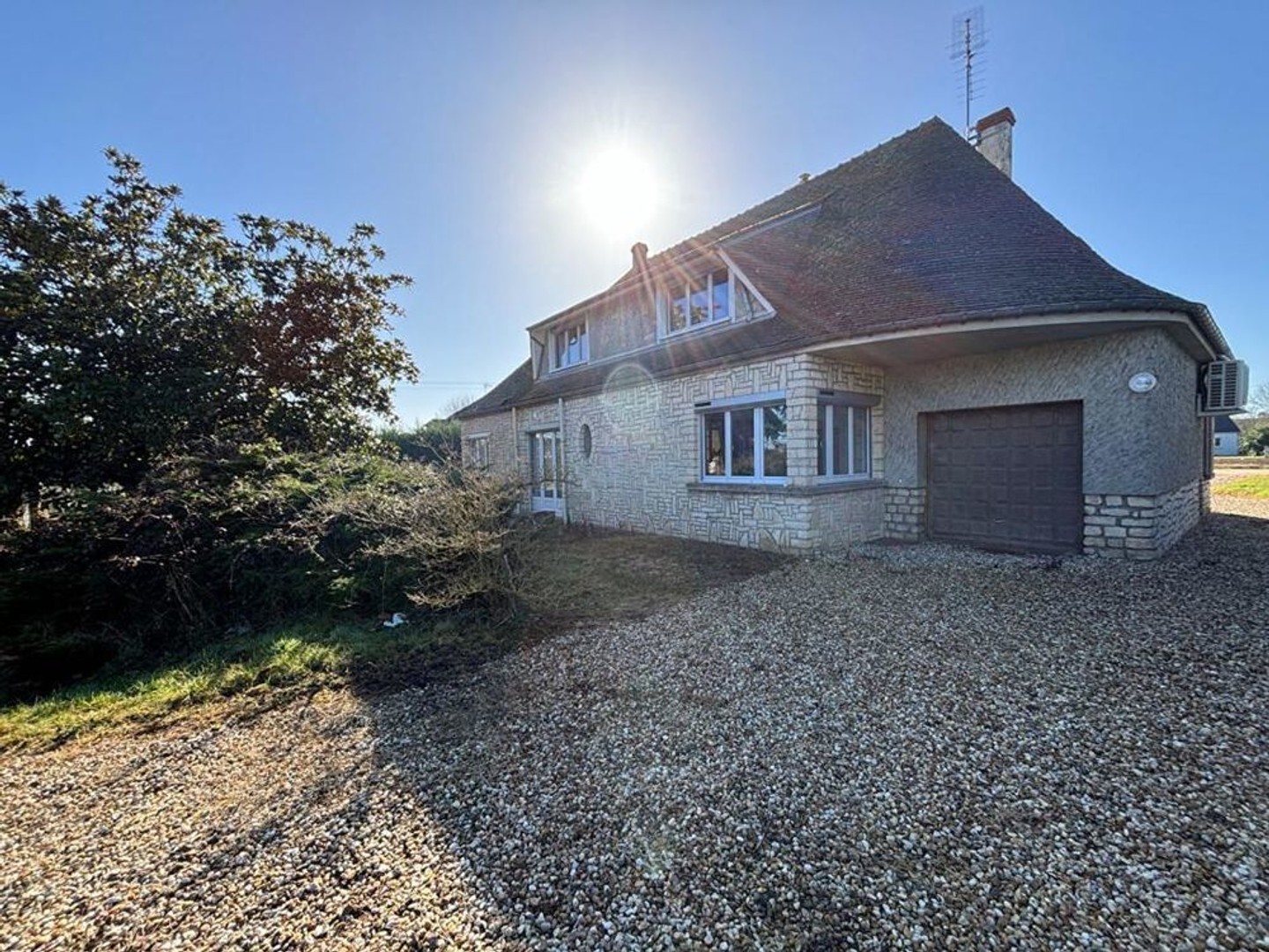 Superbe maison rénovée en pierre de taille à Poilly-lez-Gien 8 pièces, 5 chambres