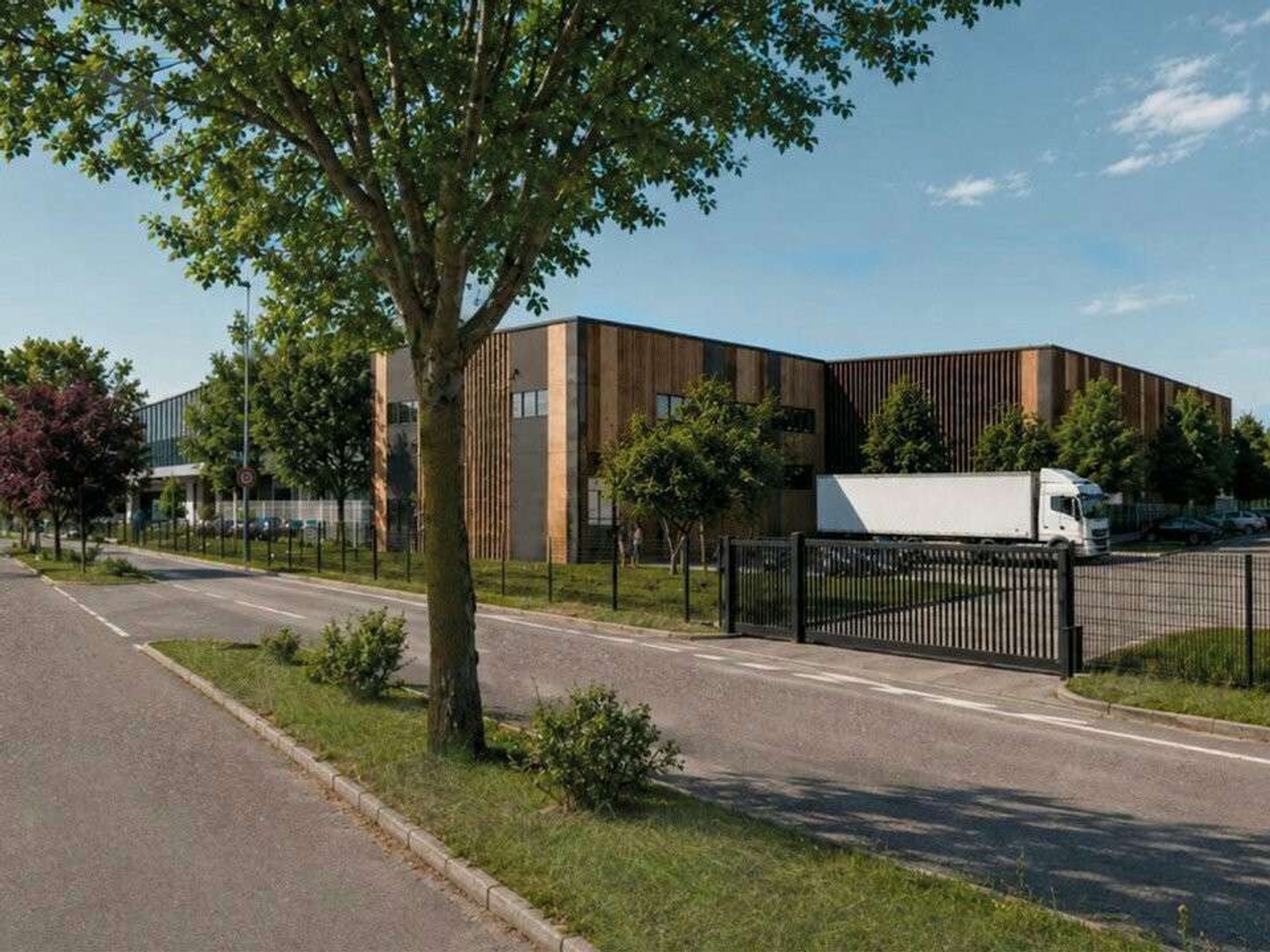 AV local d'activités 2553m² empl stratégique Crépy