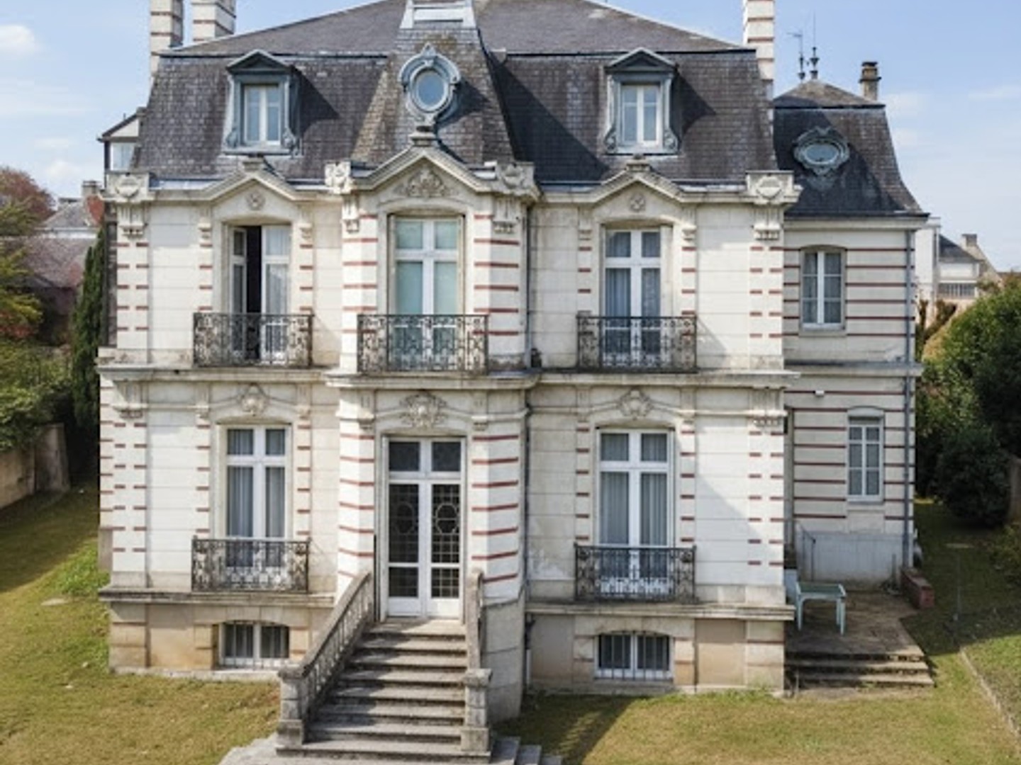 Maison 12 pièces 337 m²