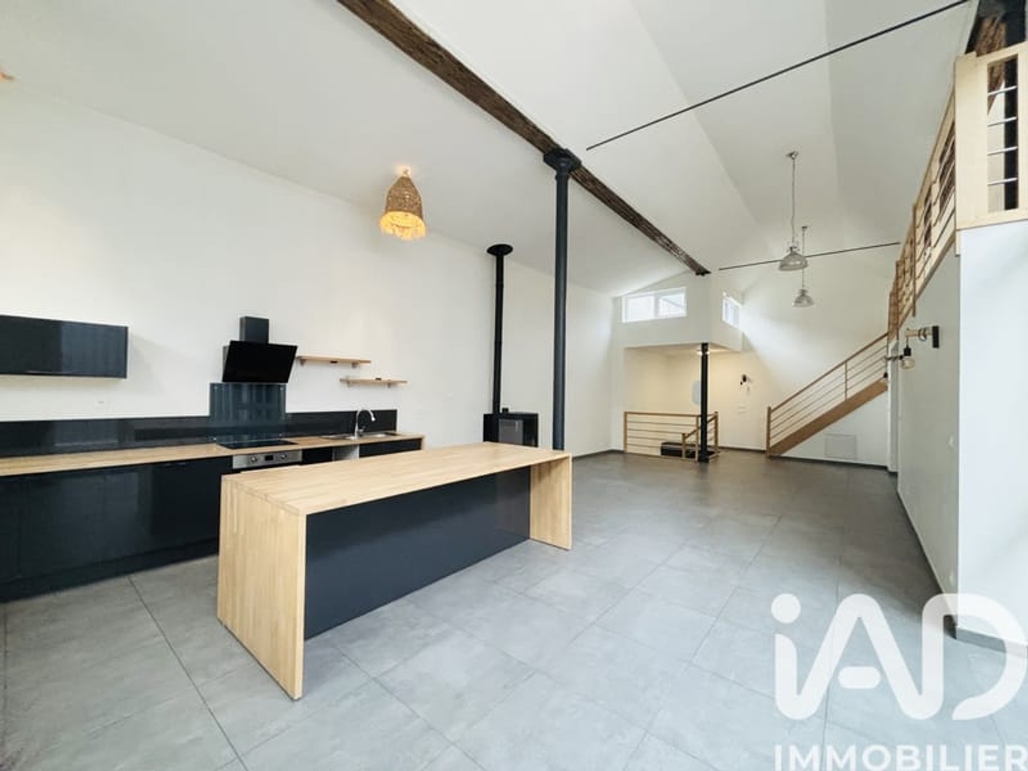 Immeuble commercial 5 pièces 200 m²
