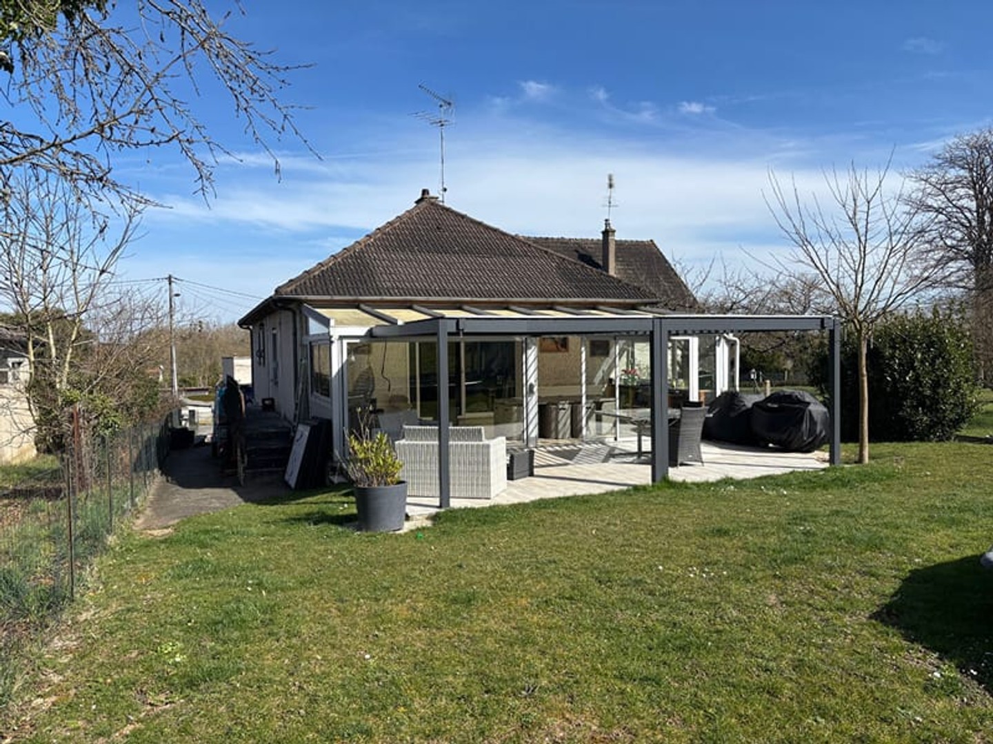 EN VENTE - COSNE SUR LOIRE - BEAU PAVILLON SUR SOUS-SOL - 4 chambres - Terrain
