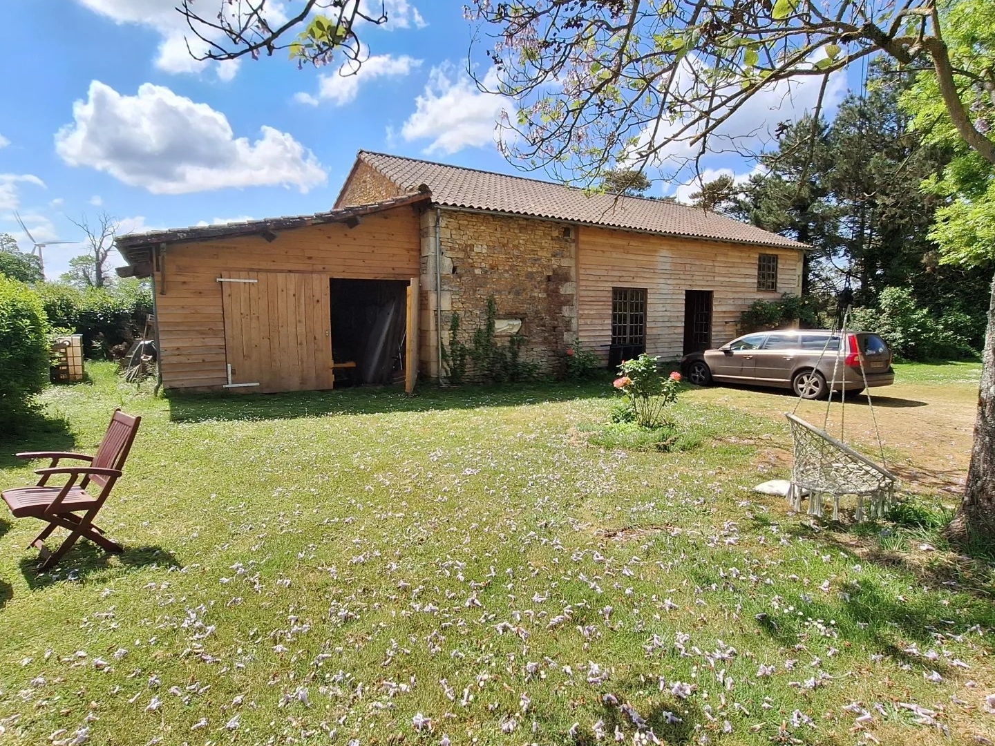 Maison à vendre - 12 pièces - 218m2 - Lizant (86400)