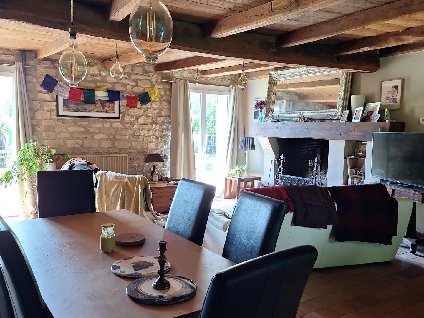 Maison à vendre - 12 pièces - 218m2 - Lizant (86400)