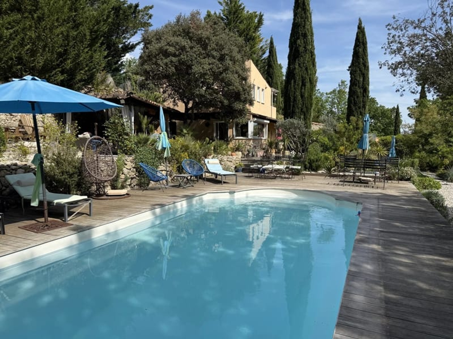 Élégante Propriété Provençale avec Piscine