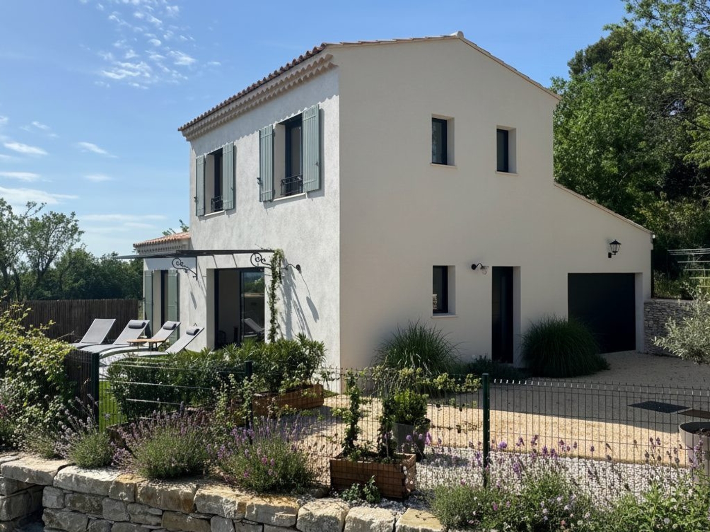Rare maison contemporaine coeur de LUBERON