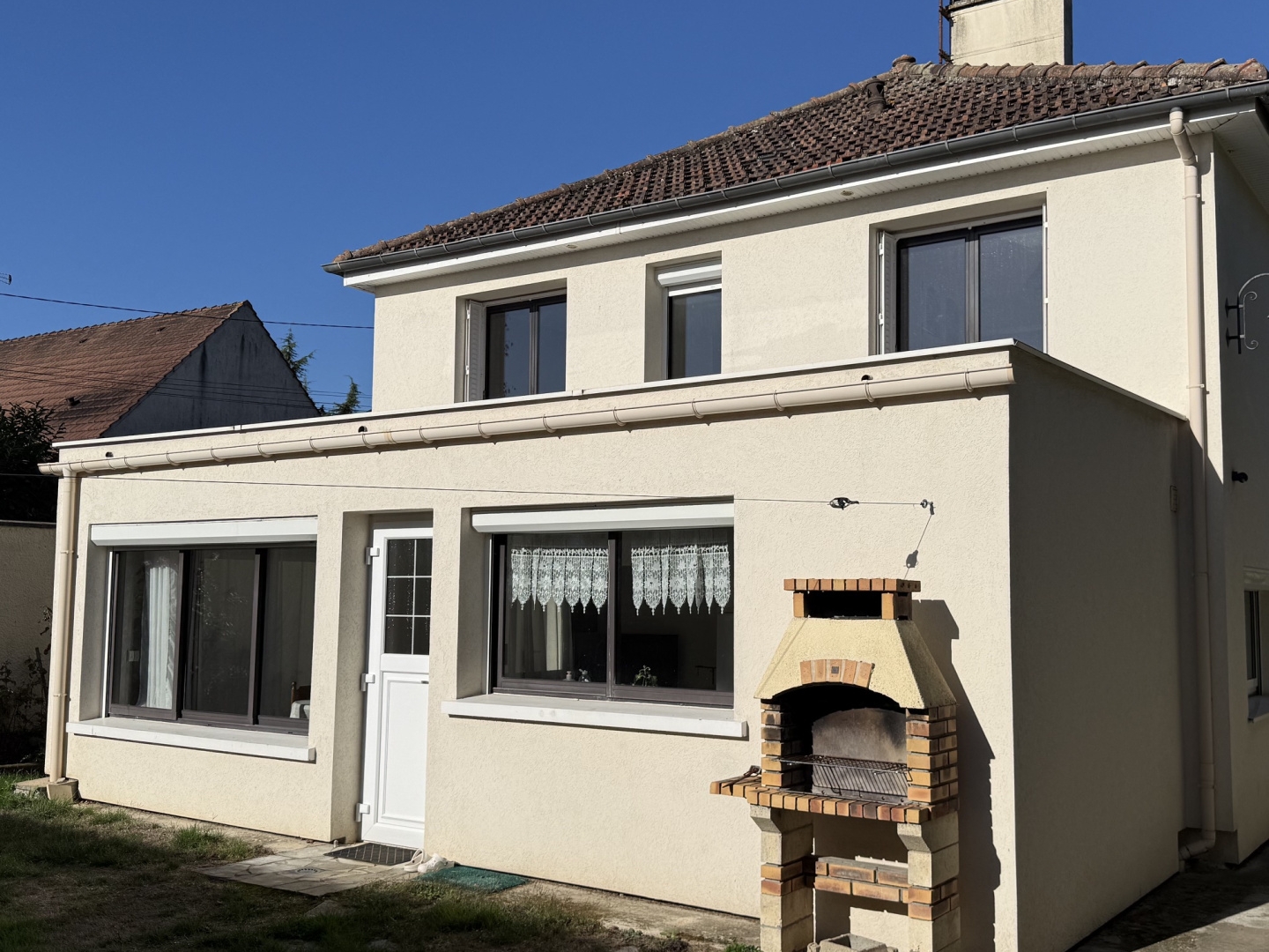 Pavillon indépendant en parfait état quatre chambres avec dépendance de 100 m²