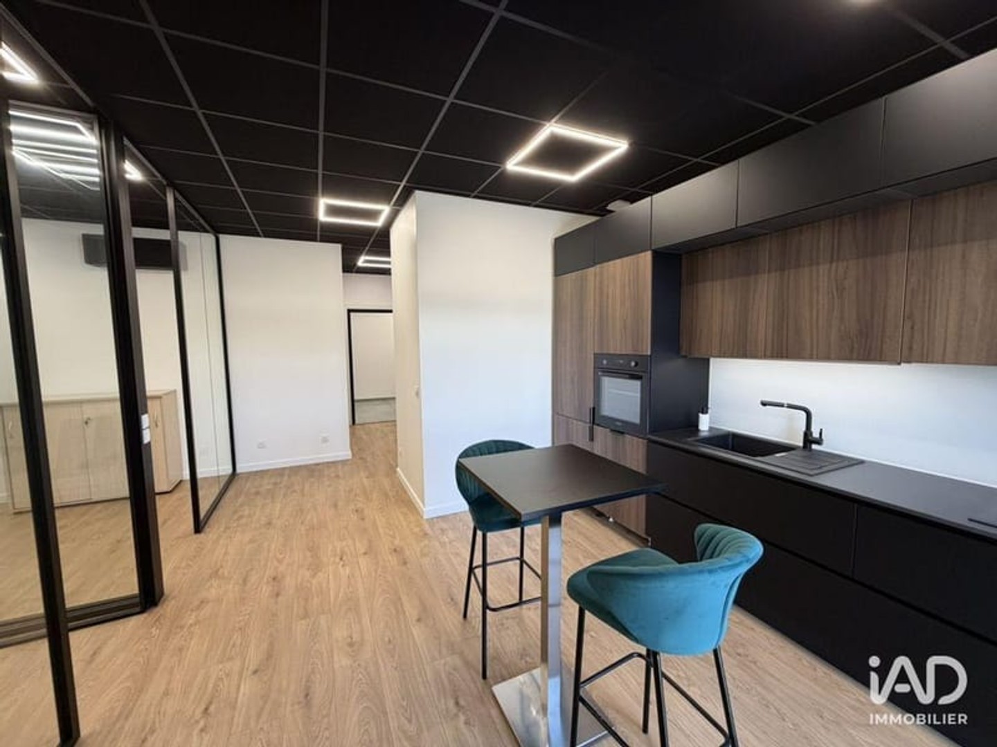 Immeuble commercial 650 m²