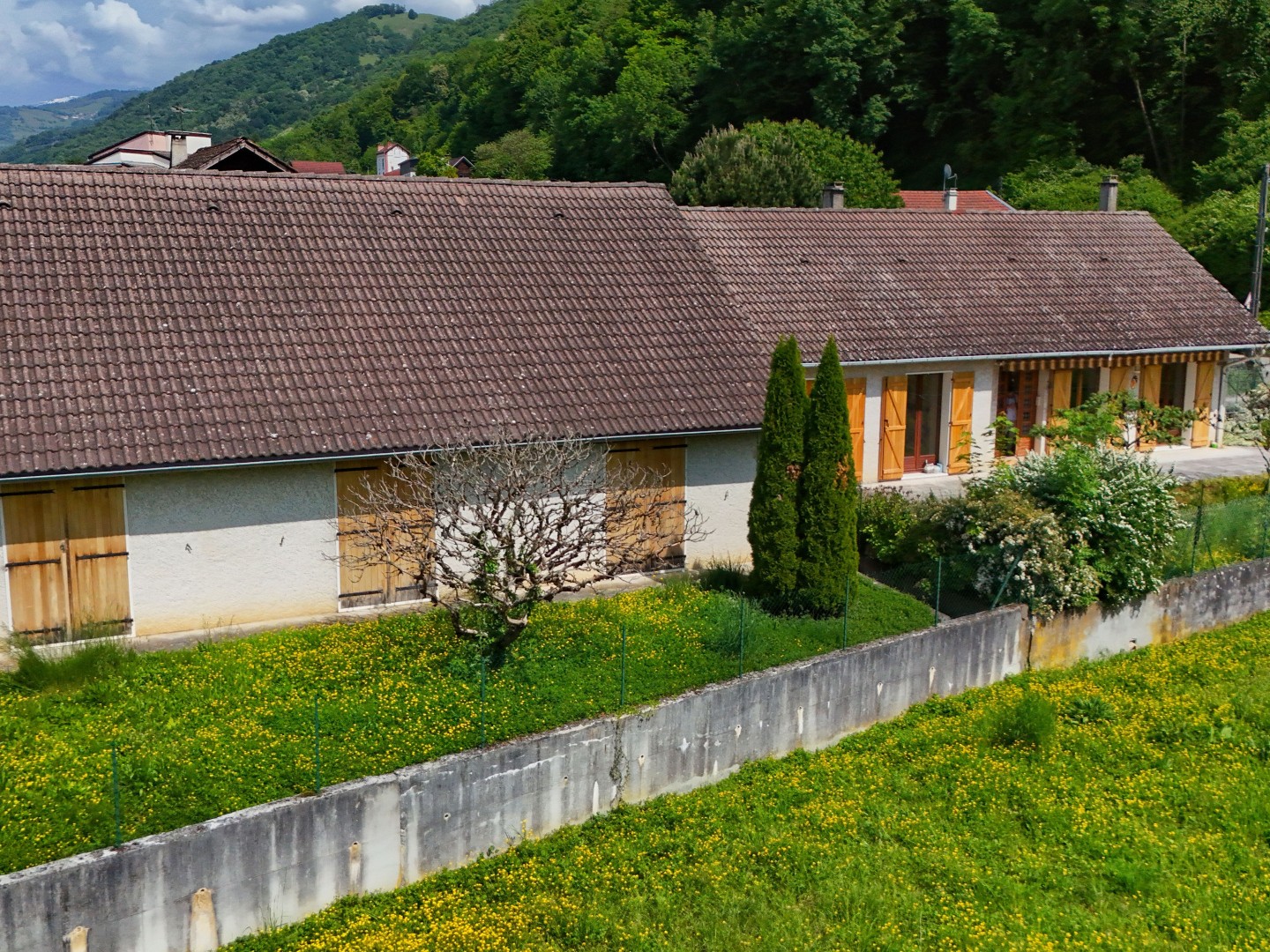 Gieres - Ensemble immobilier composé de deux maisons