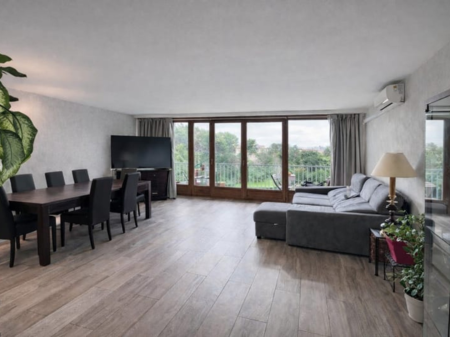 SOUS OFFRE - T4 lumineux - Beaux espaces - 7ème étage avec balcons- DPE B - Montolivet/ métro Saint-Just