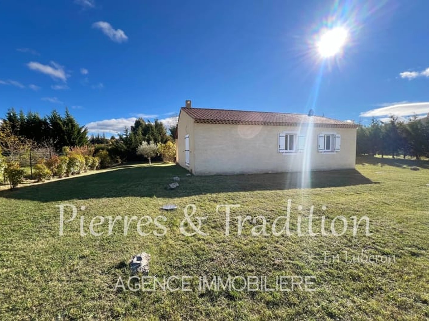 Revest-Du-Bion, maion récente de plain-pied avec jardin