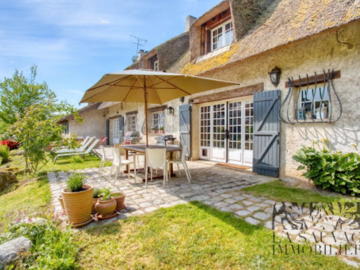 Appartement à vendre - 15 pièces - 340m2 - Les Mesnuls (78490)