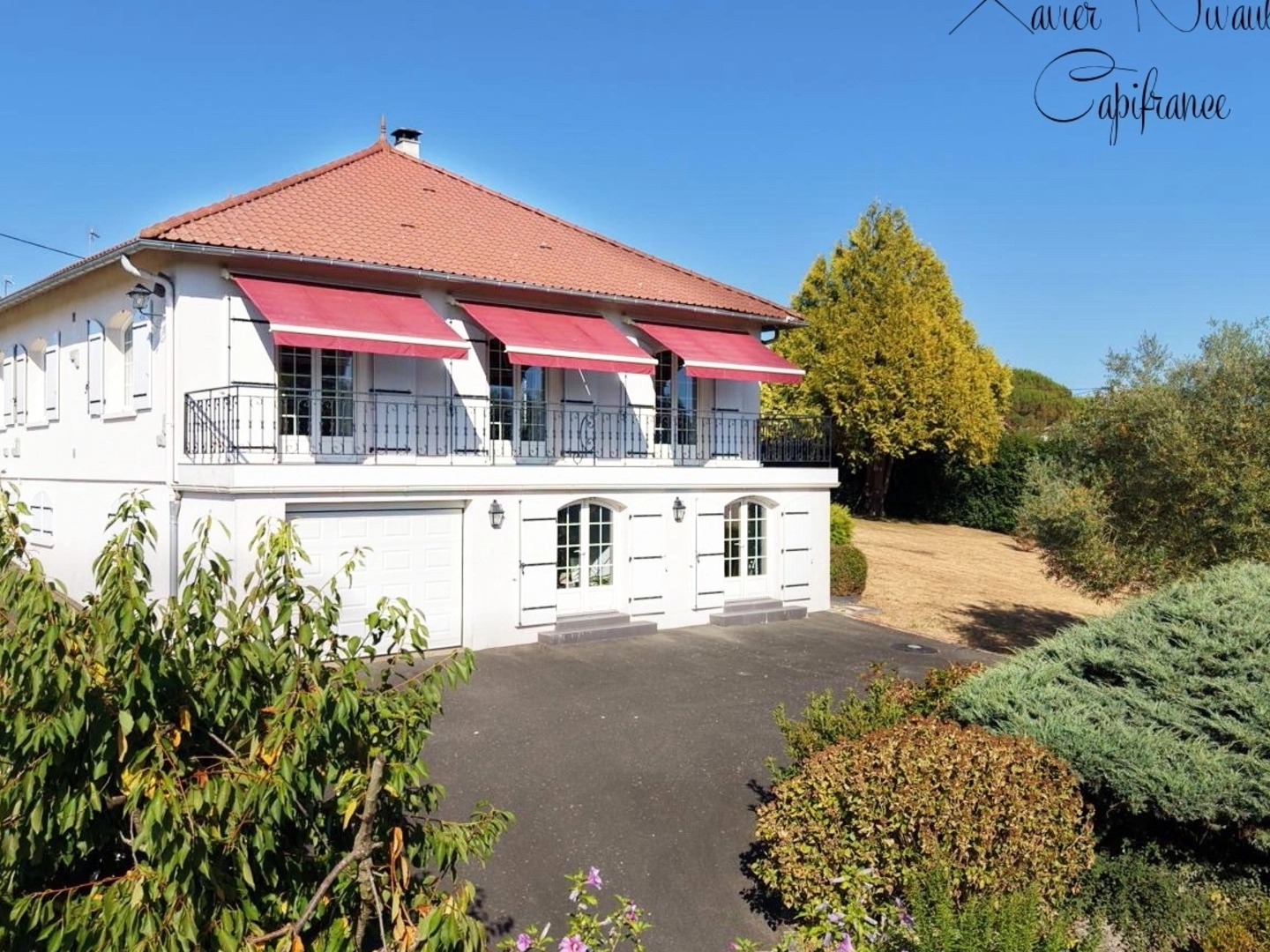 Maison 10 pièces 305 m²