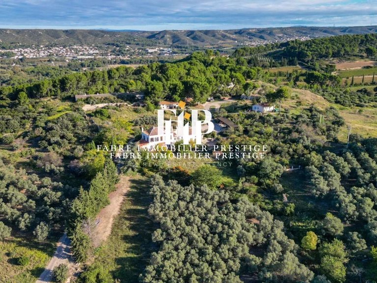 Maison à vendre - 20 pièces - 515m2 - Velaux (13880)