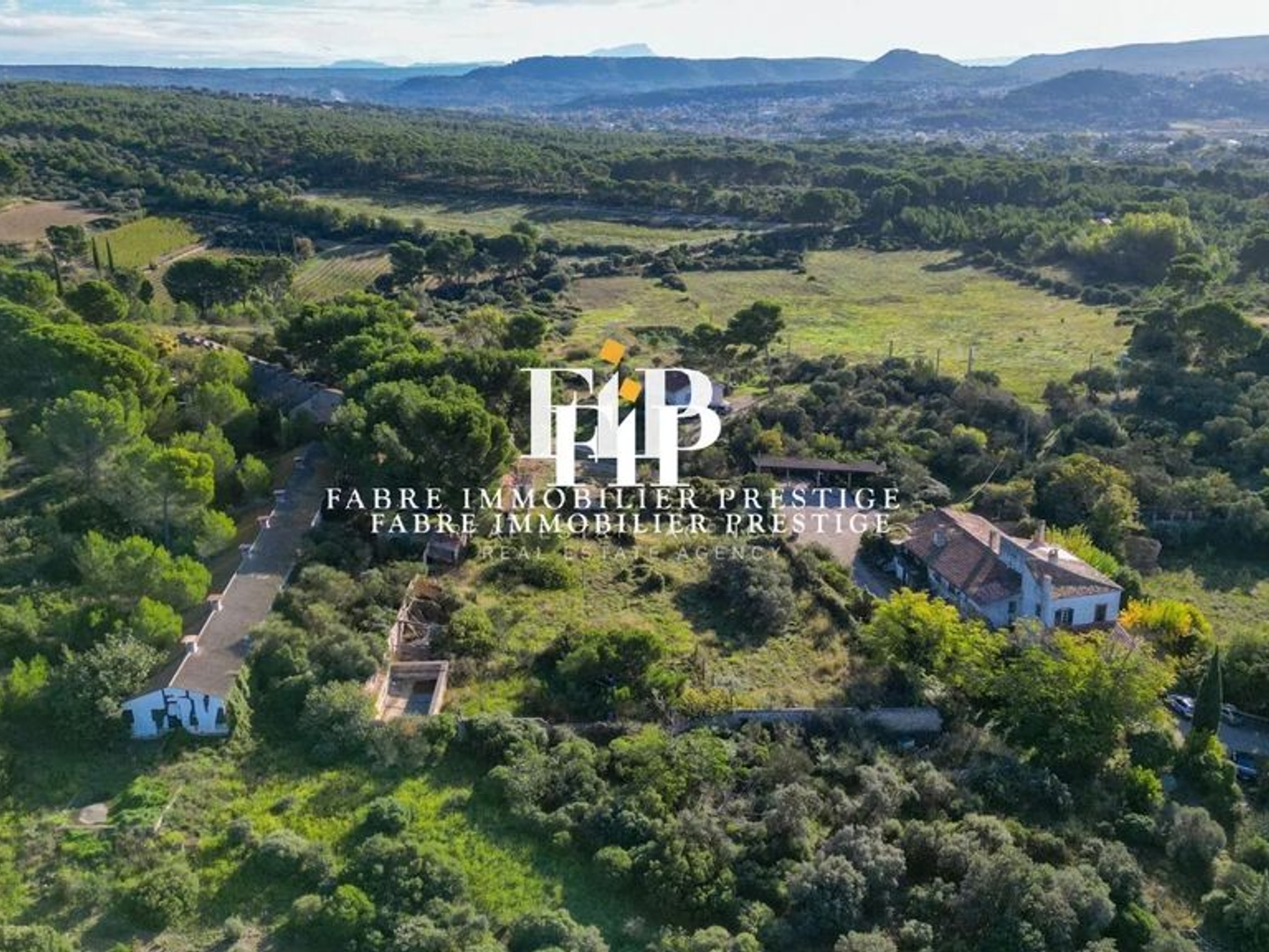 Maison à vendre - 20 pièces - 515m2 - Velaux (13880)