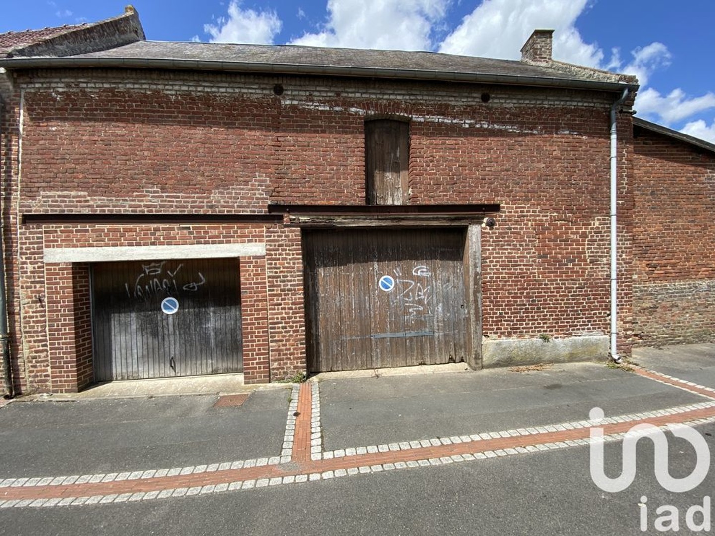 Vente garage 135 m²