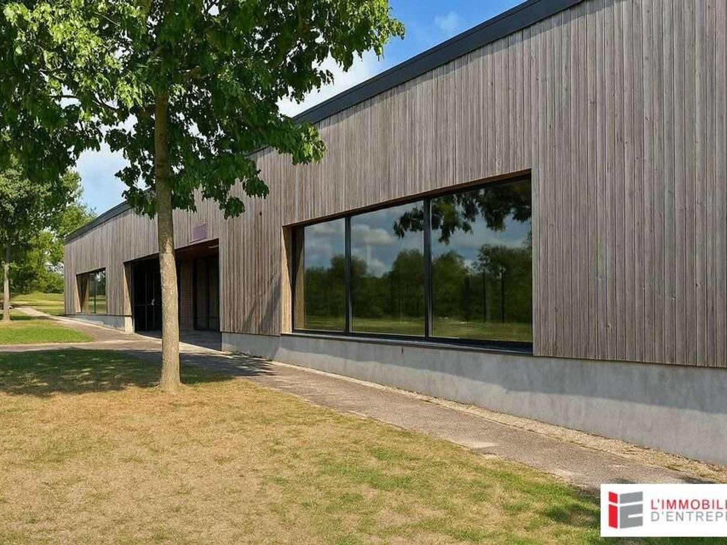 Vente local 571m² en zone commerciale à Vitré