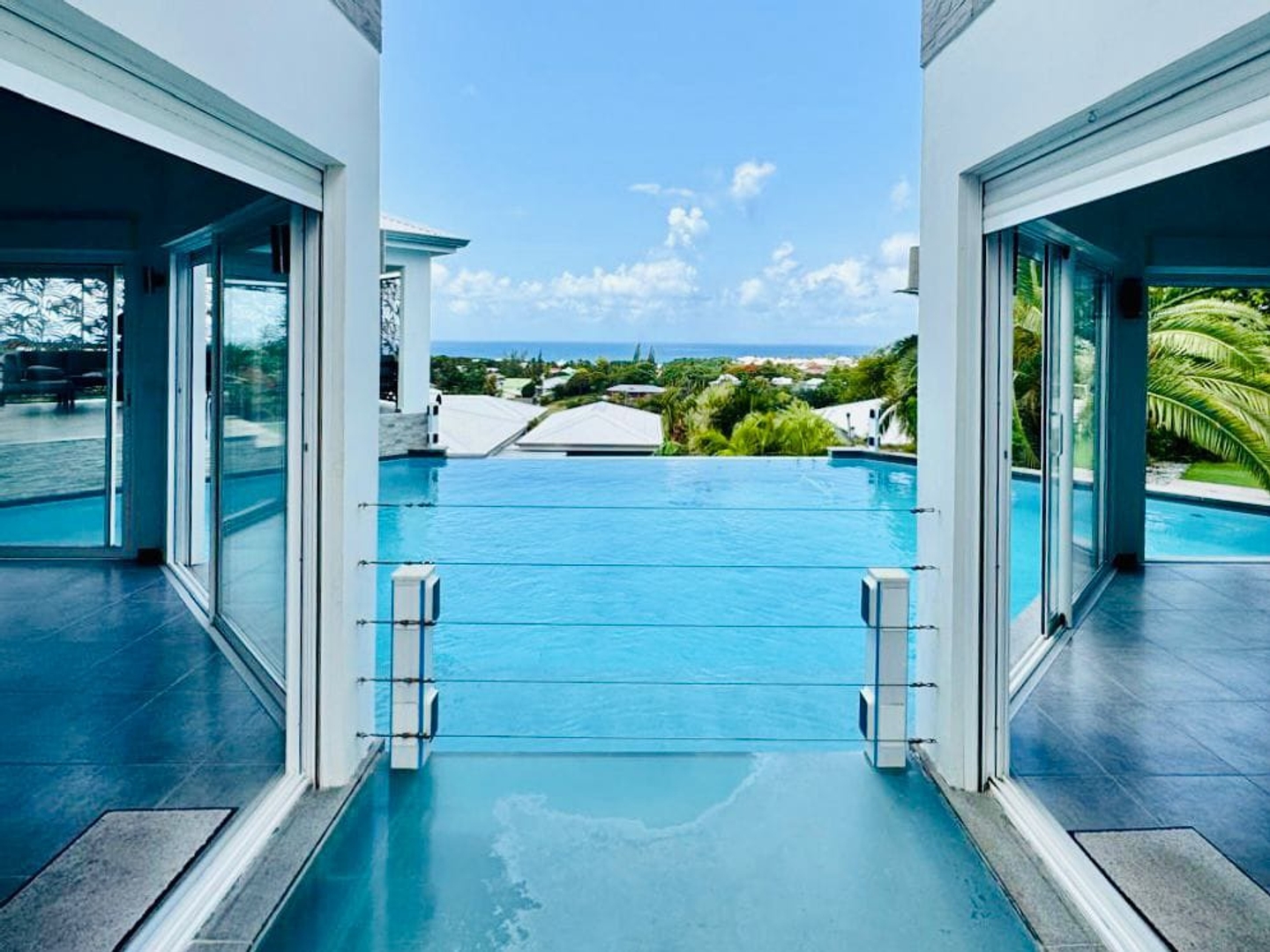 Maison à vendre - 8 pièces - 280m2 - Saint-François (97118)