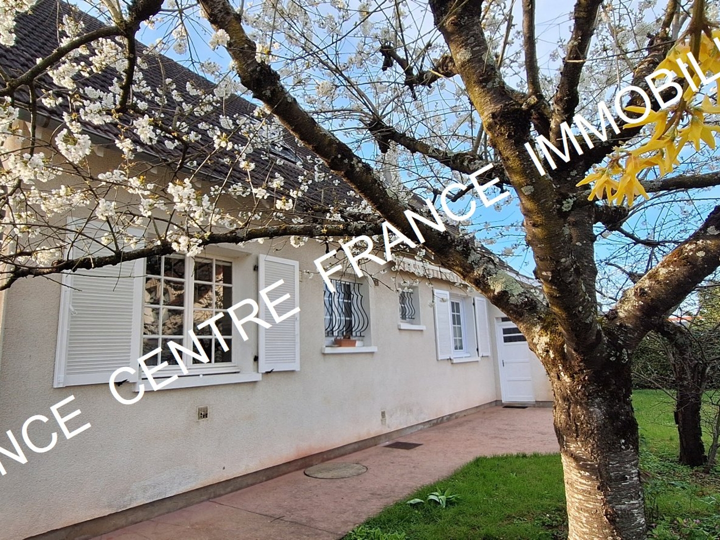 Maison à vendre - 5 pièces - 160m2 - Bourges (18000)