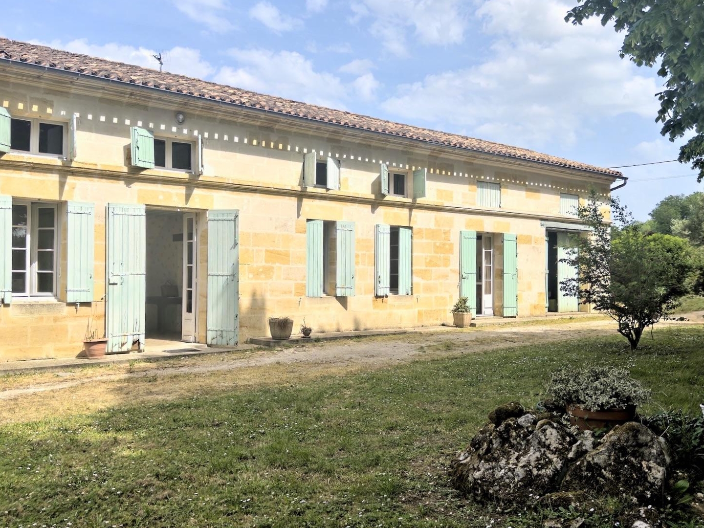 Maison à vendre - 7 pièces - 133m2 - Nérigean (33750)
