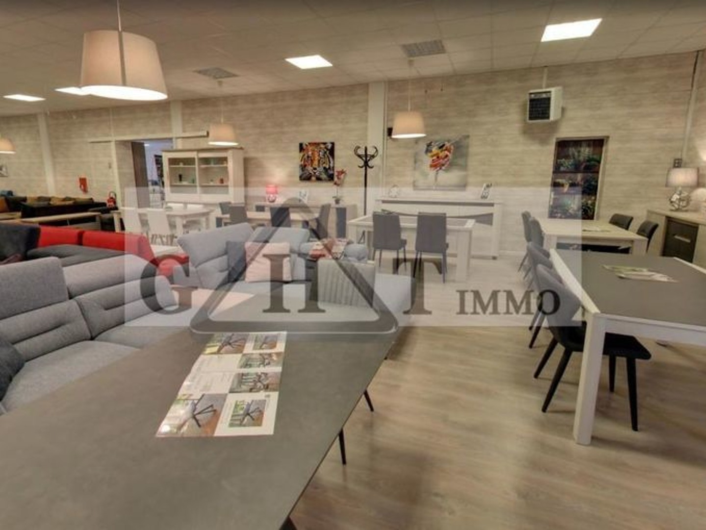 Local commercial 1900 m²