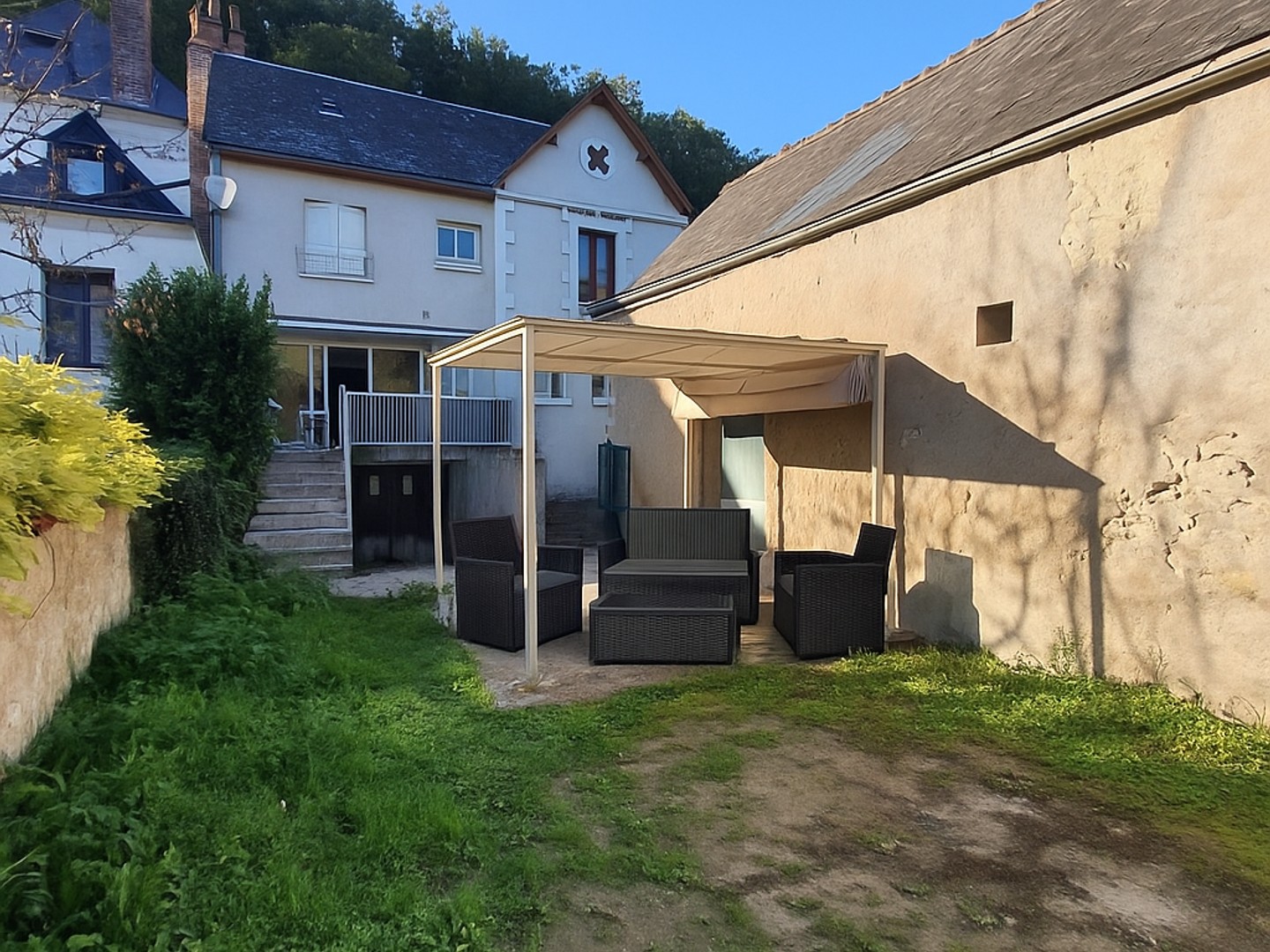 Ensemble immobilier de deux maisons attenantes avec extérieur, coup de pêche + Grange et terrain non attenant