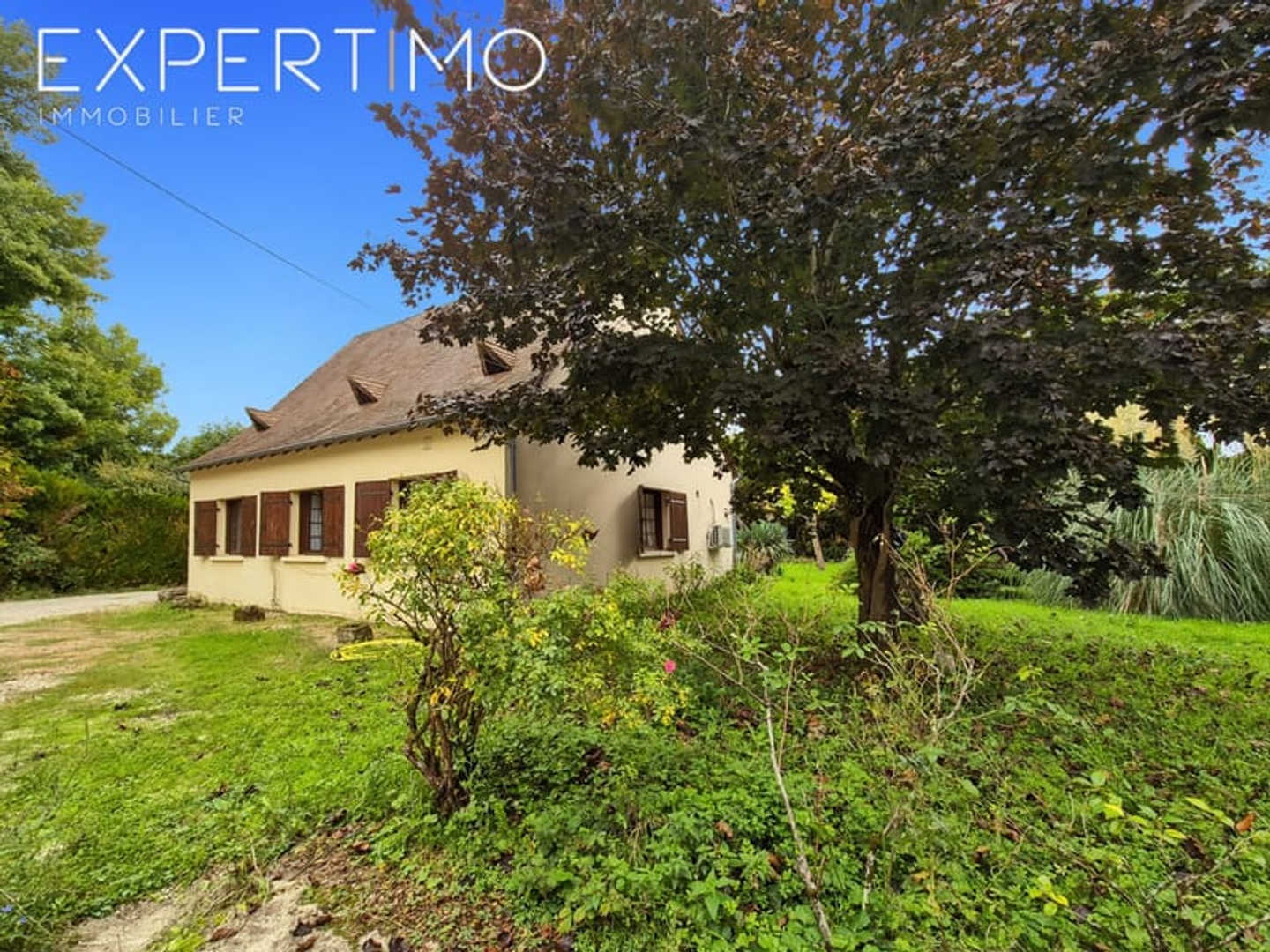 Proche Périgueux, Tocane, Maison Périgourdine, 150m2, Hangar 200m2 sur un terrain de 7500m2, idéal Artisan
