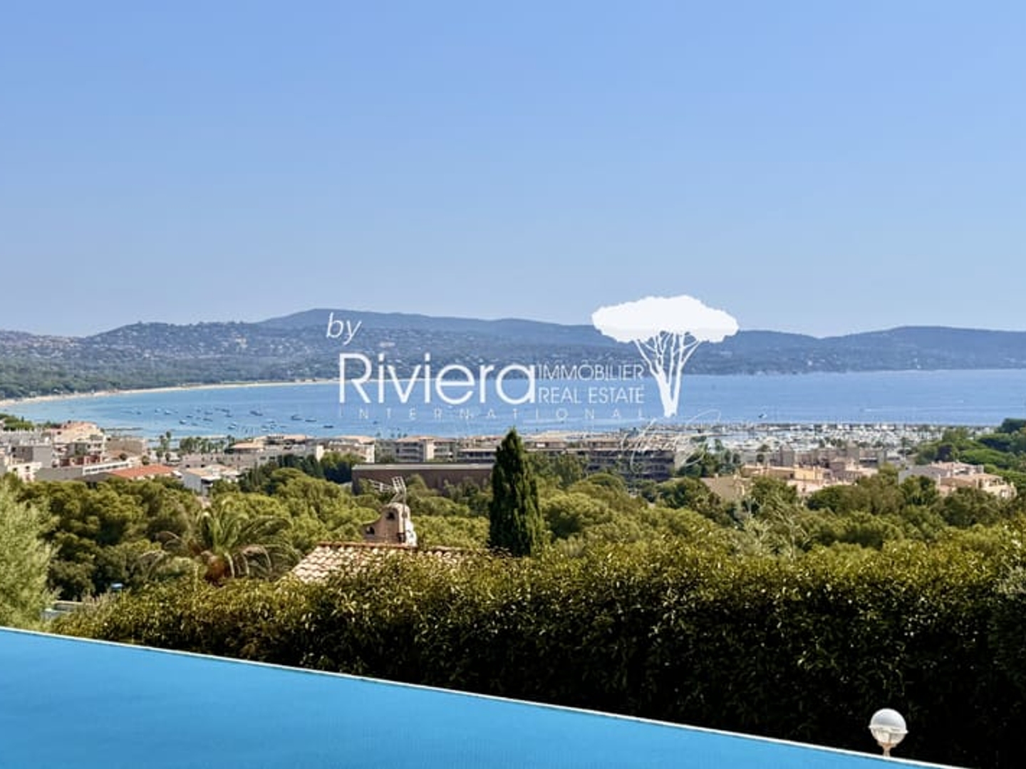 Maison à vendre - 6 pièces - 207m2 - Cavalaire-Sur-Mer (83240)