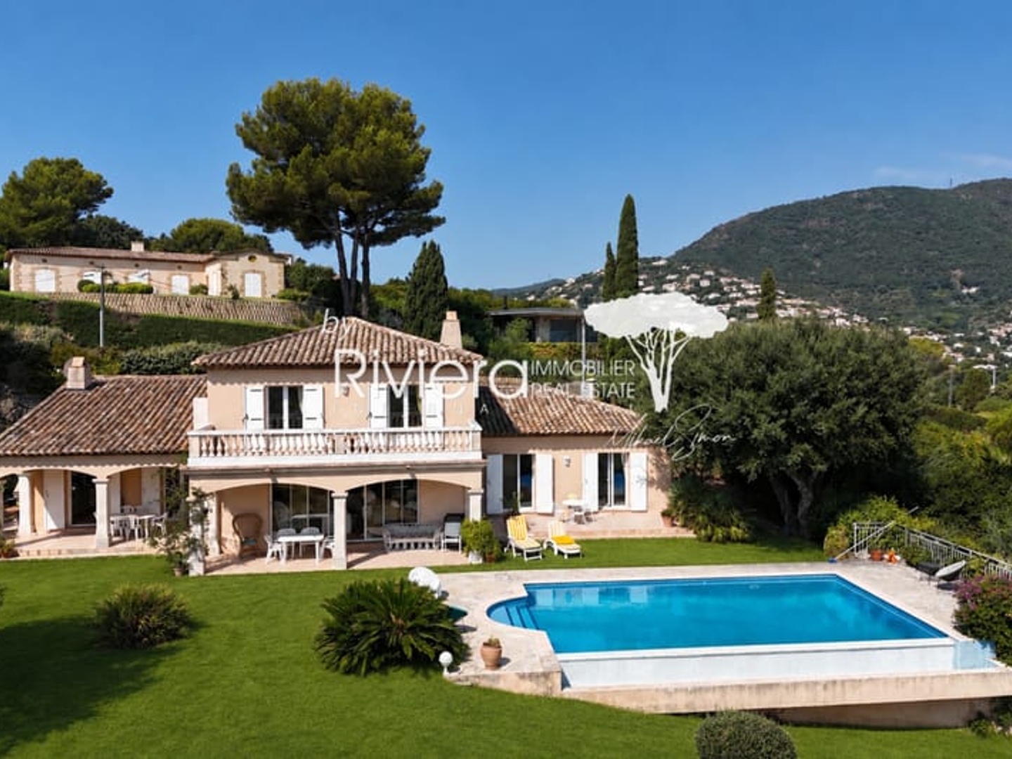 Maison à vendre - 6 pièces - 207m2 - Cavalaire-Sur-Mer (83240)