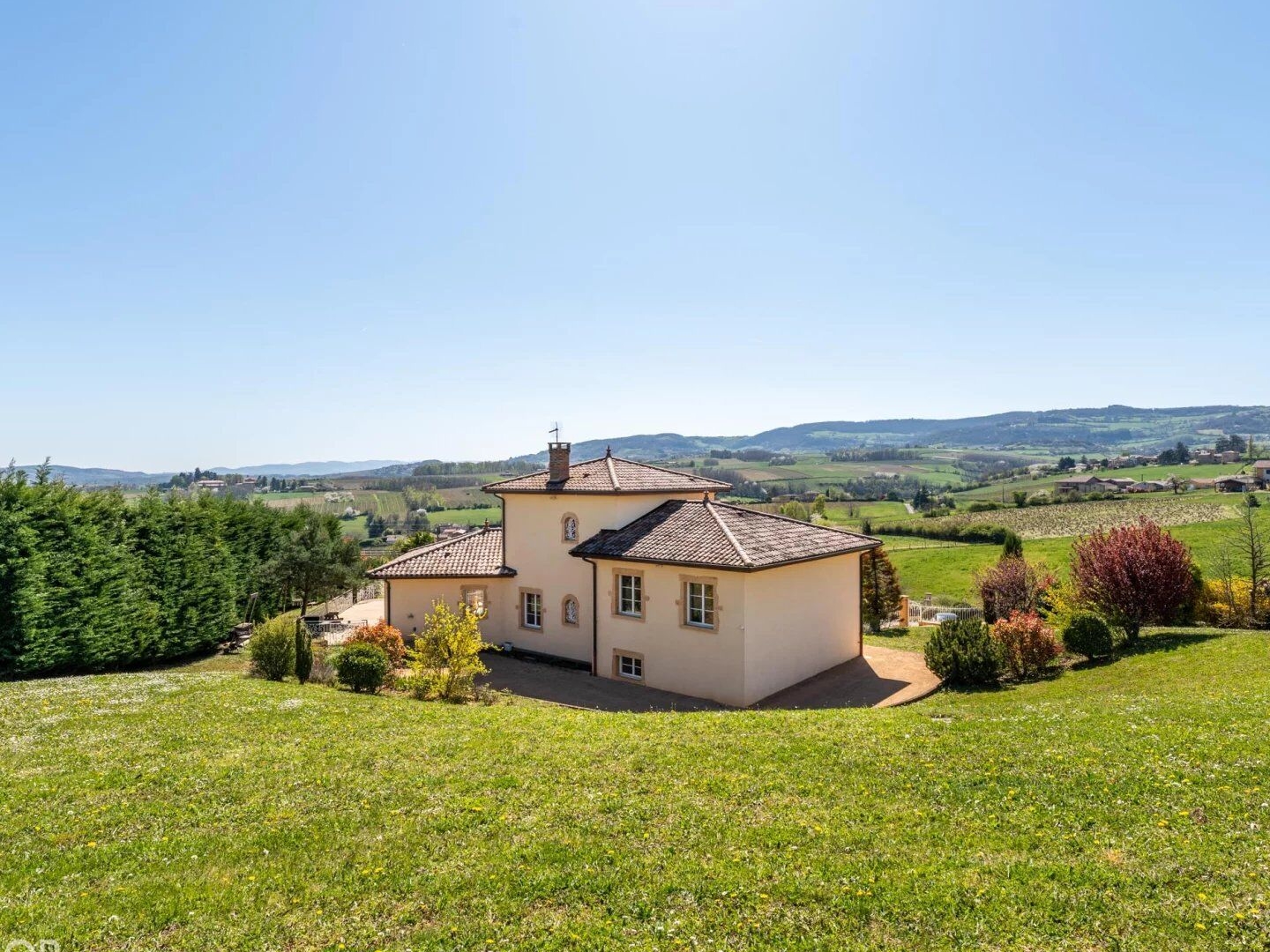 Maison à vendre - 7 pièces - 240m2 - Cogny (69640)
