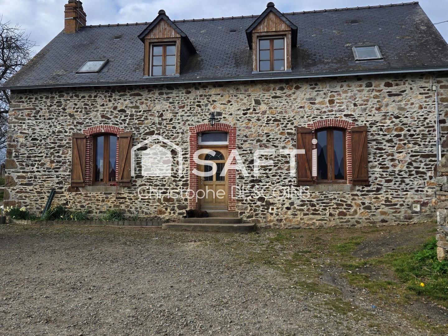 Maison de 180 m² avec vastes dépendances sur 24 500 m² à Chailland