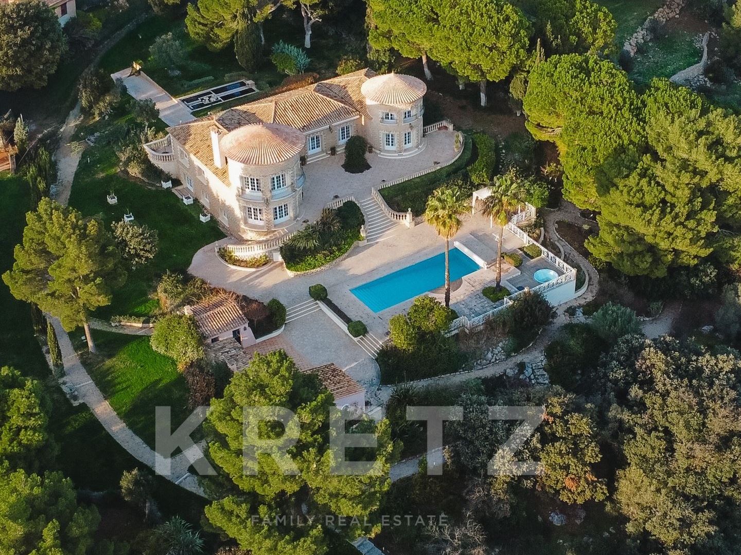 Maison à vendre - 14 pièces - 650m2 - Sète (34200)