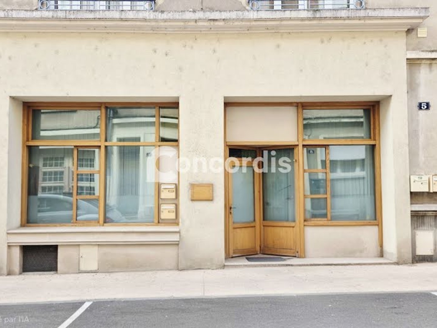 Local 4 pièces 75 m²