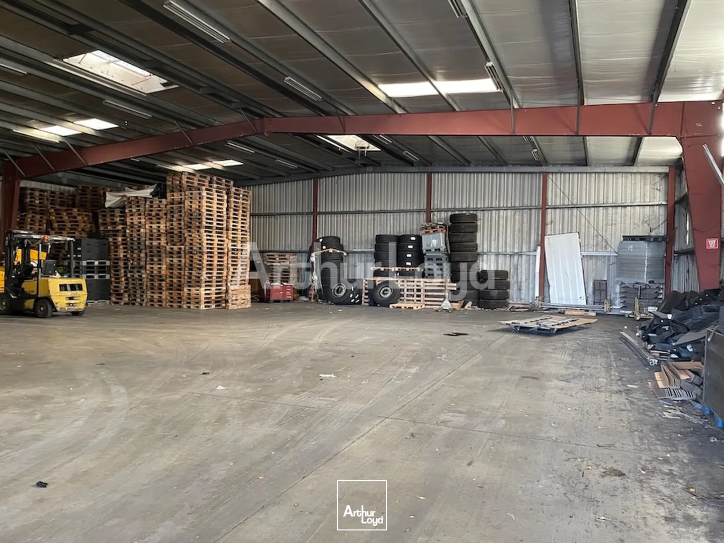 Parking / garage / box à vendre - 1250m2 - Cambrai (59400)