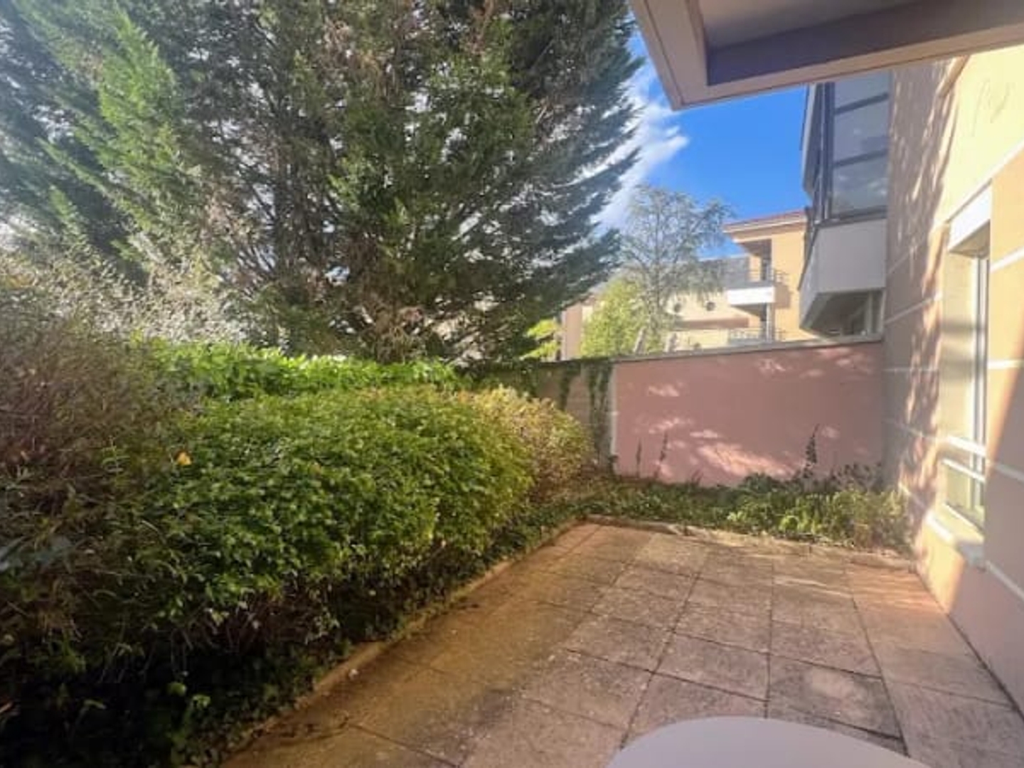 Locaux à vendre - 4 pièces - 99m2 - La Tour-De-Salvagny (69890)