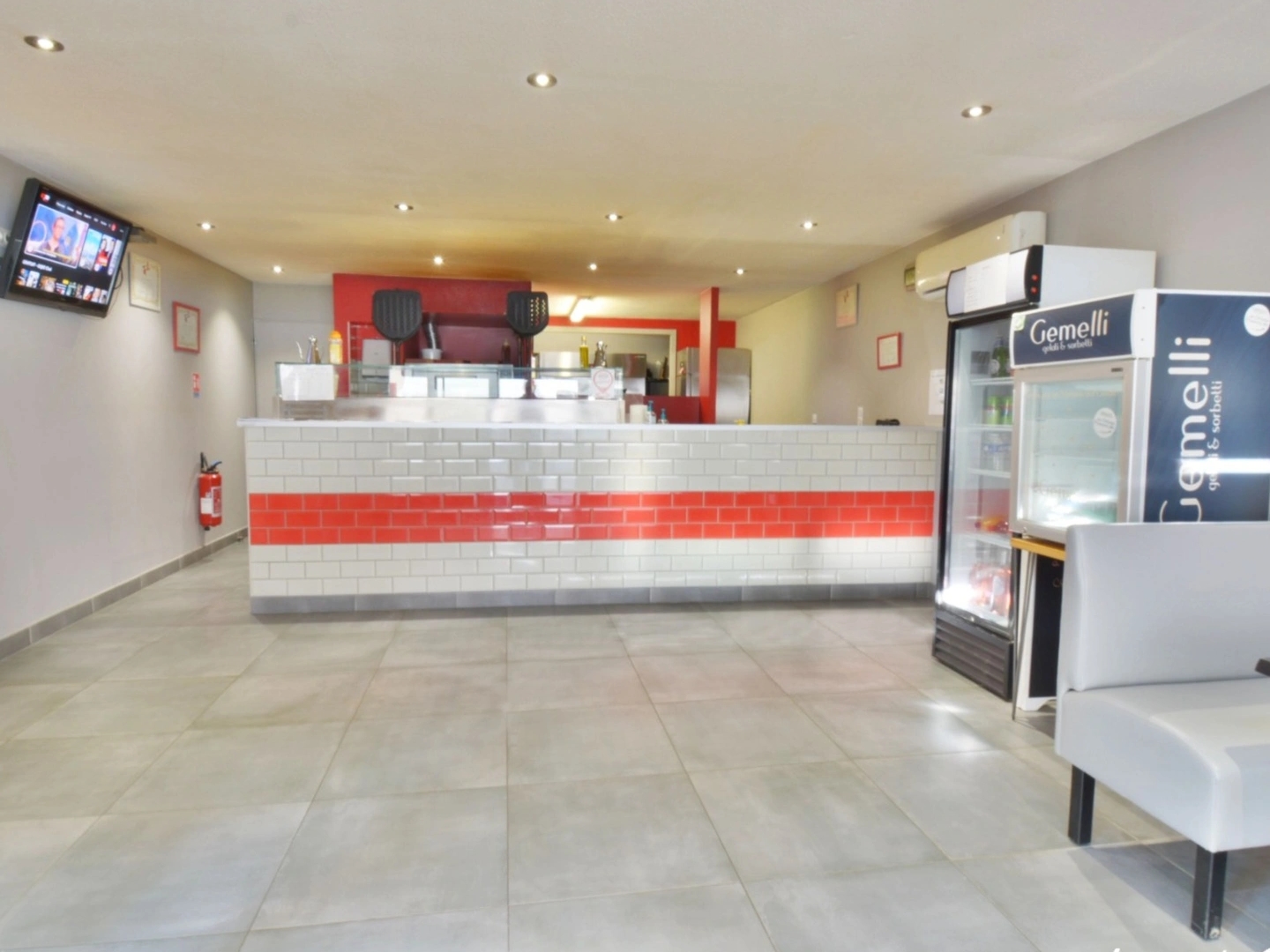 Locaux à vendre - 3 pièces - 57m2 - Sainte-Foy-La-Grande (33220)