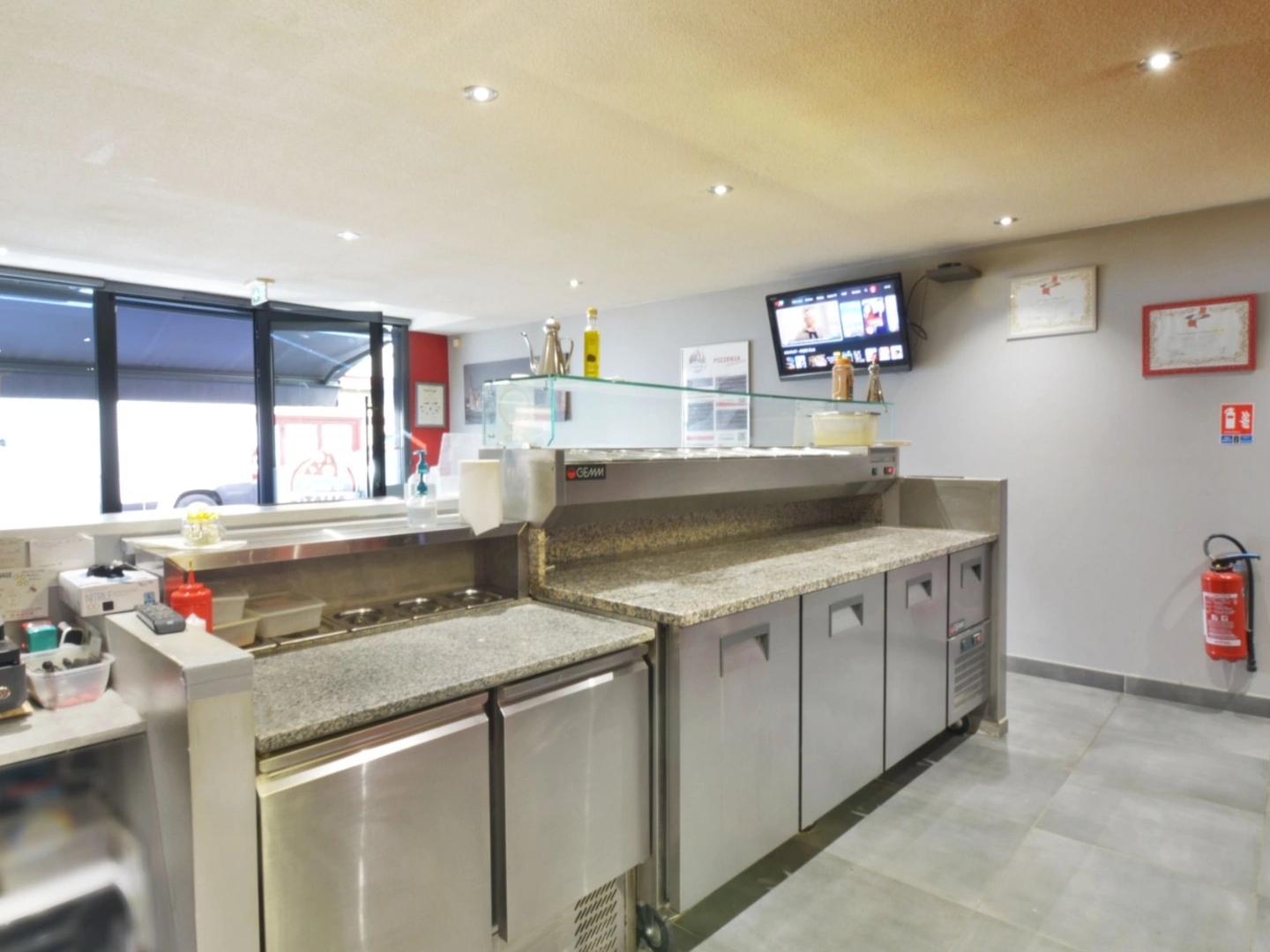 Locaux à vendre - 3 pièces - 57m2 - Sainte-Foy-La-Grande (33220)